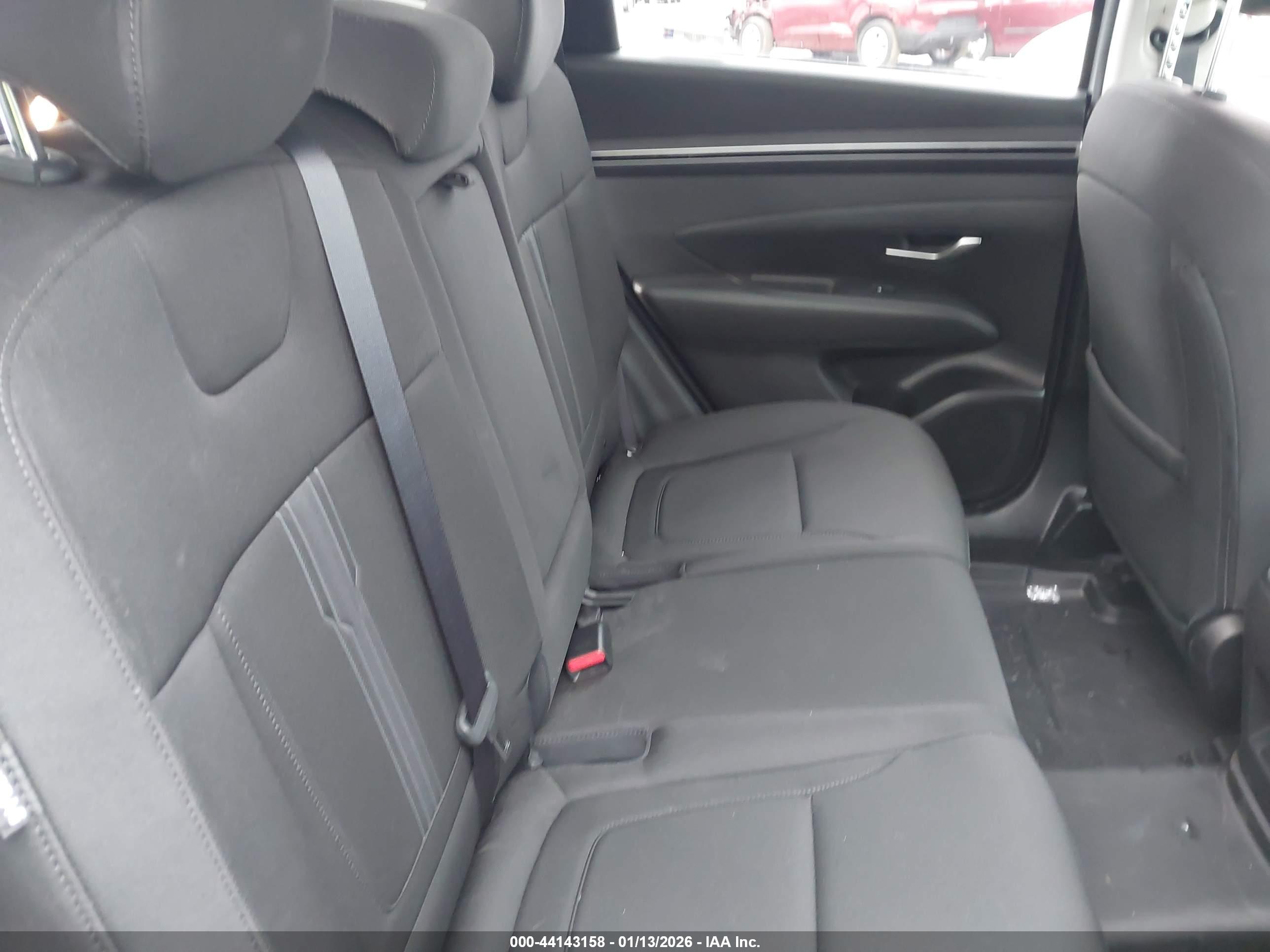 HYUNDAI TUCSON image 8
