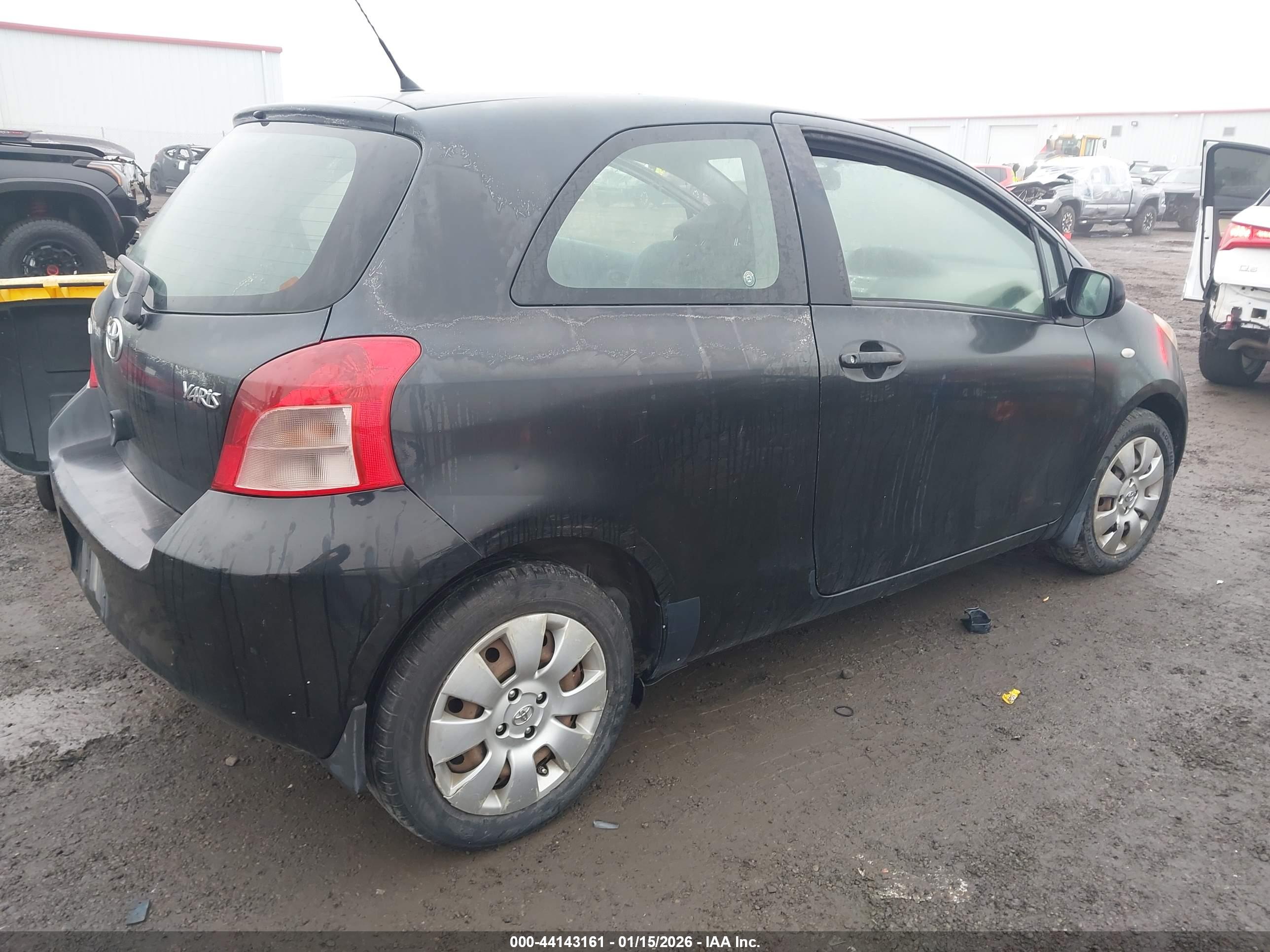 TOYOTA YARIS image 4
