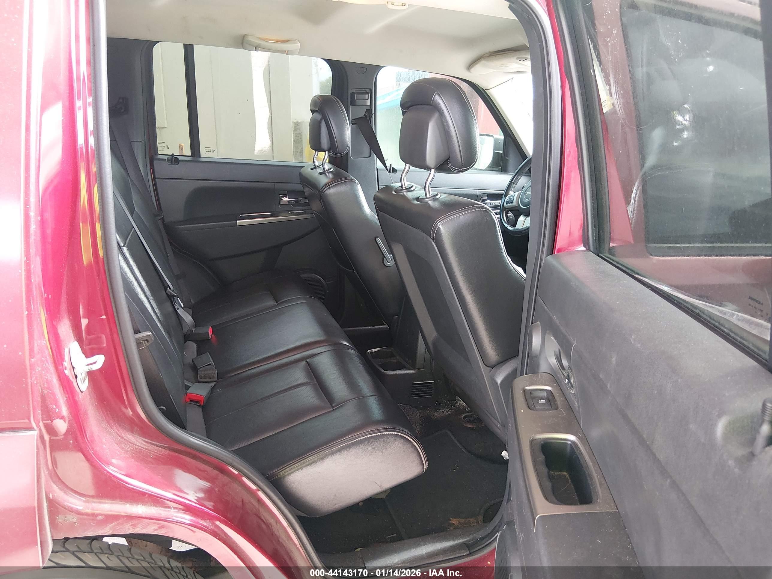 JEEP LIBERTY image 8
