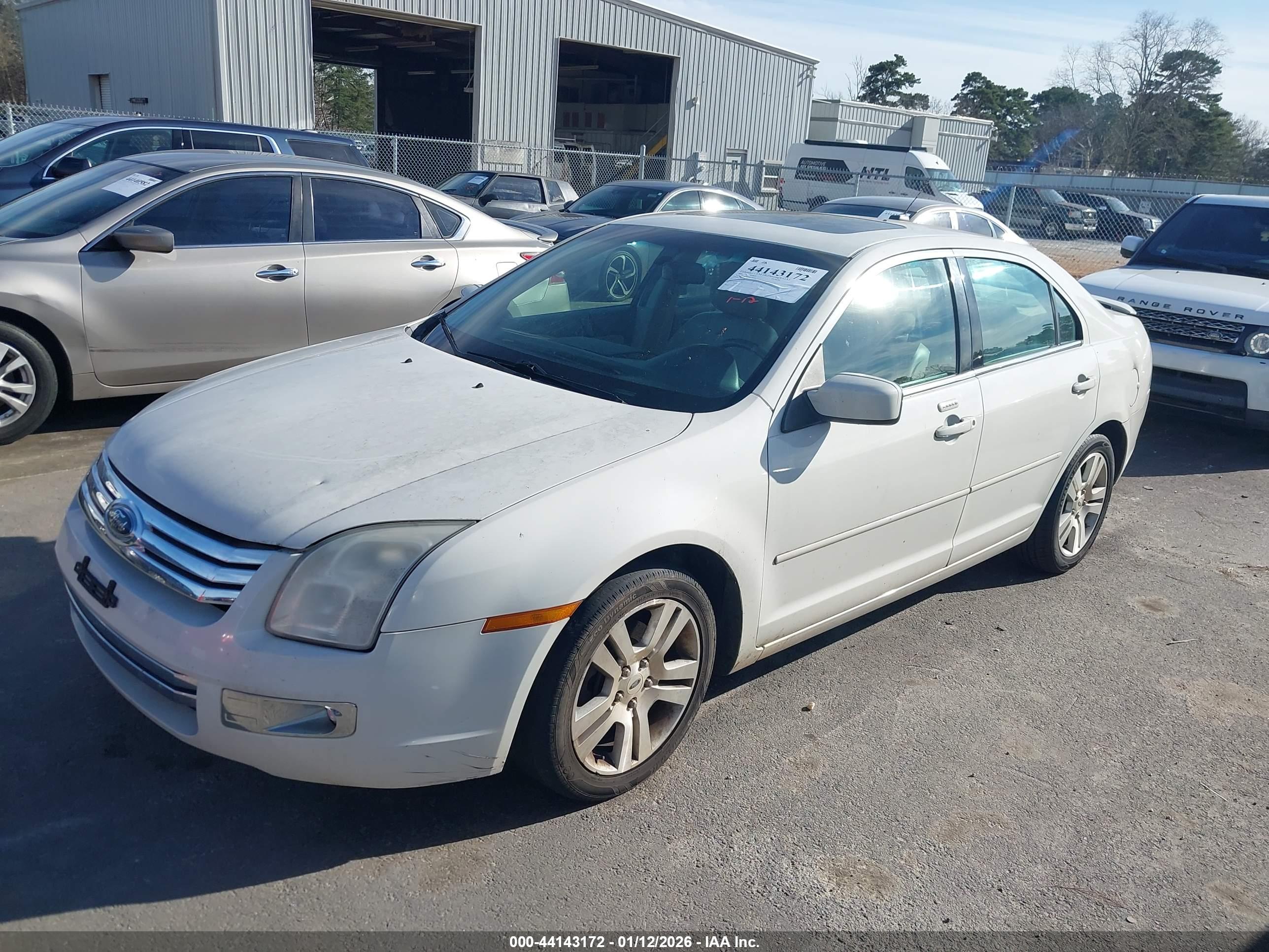 FORD FUSION image 2