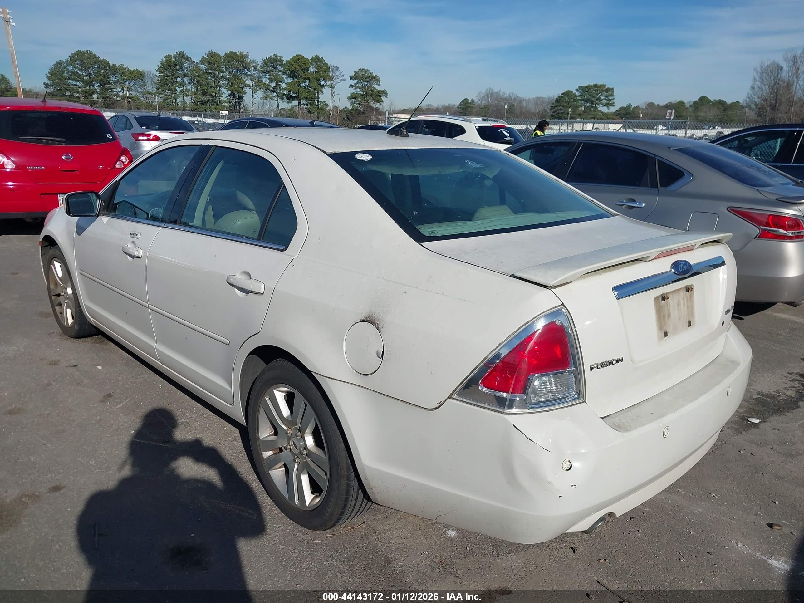 FORD FUSION image 3