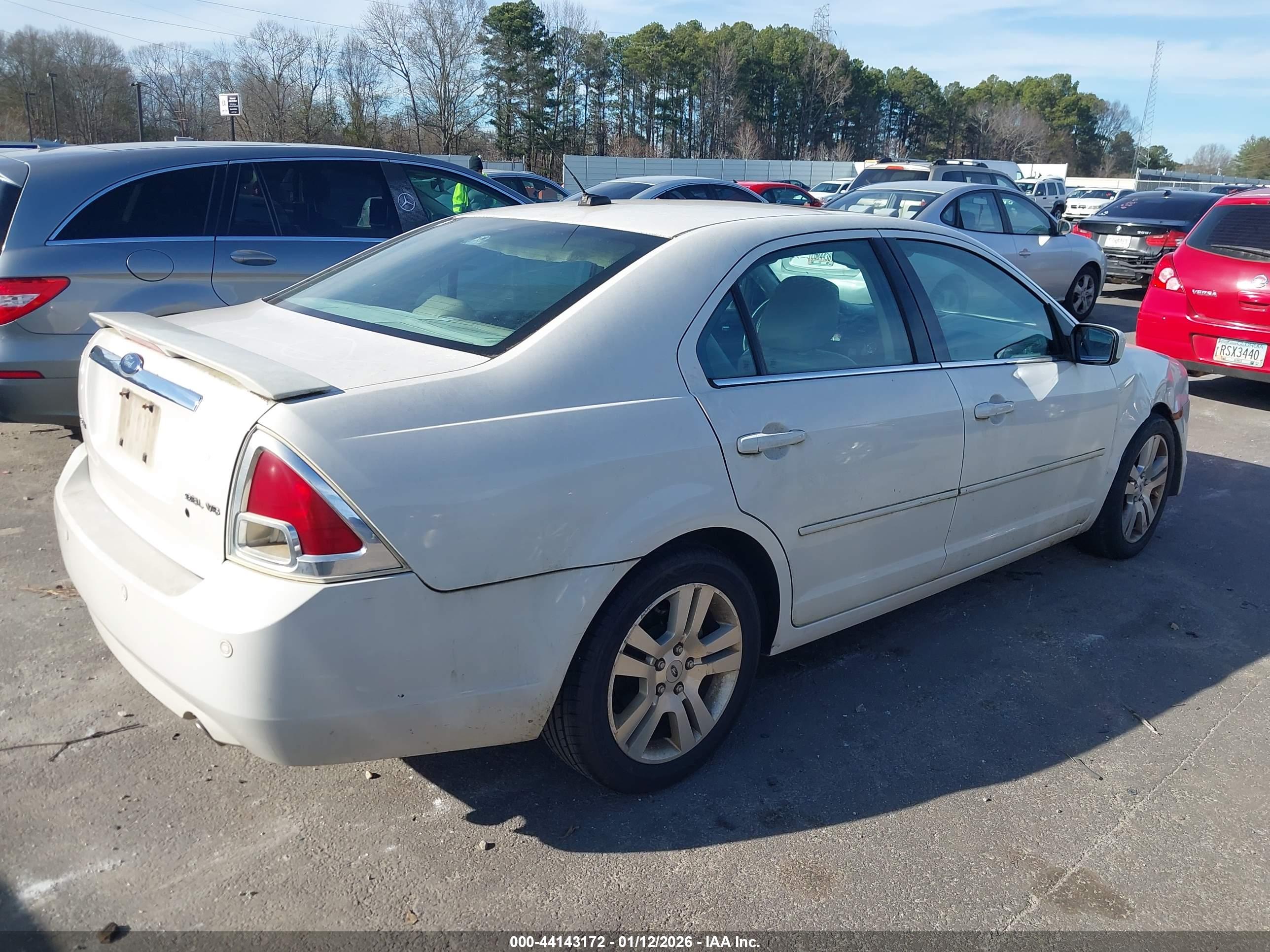 FORD FUSION image 4