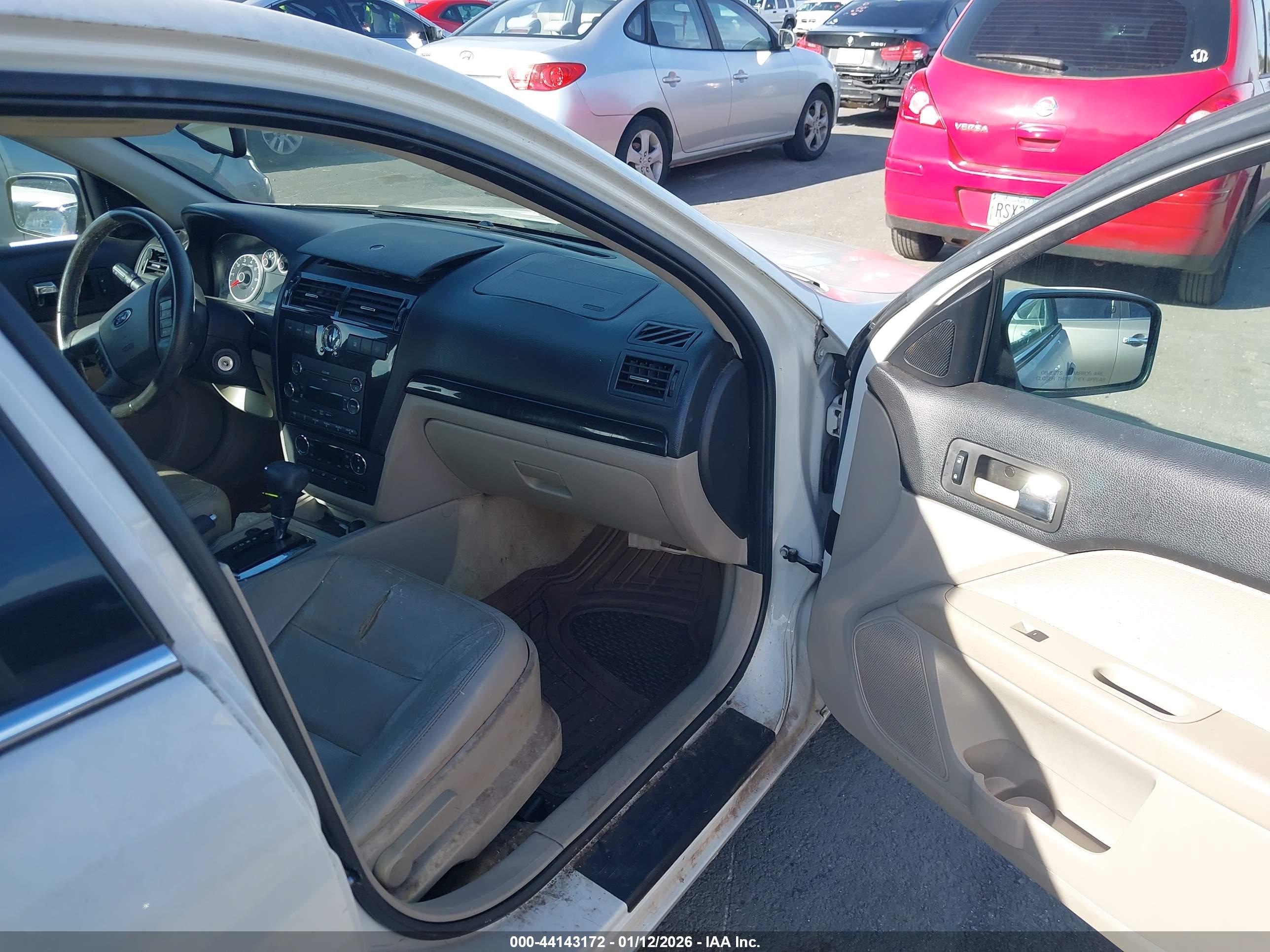 FORD FUSION image 5