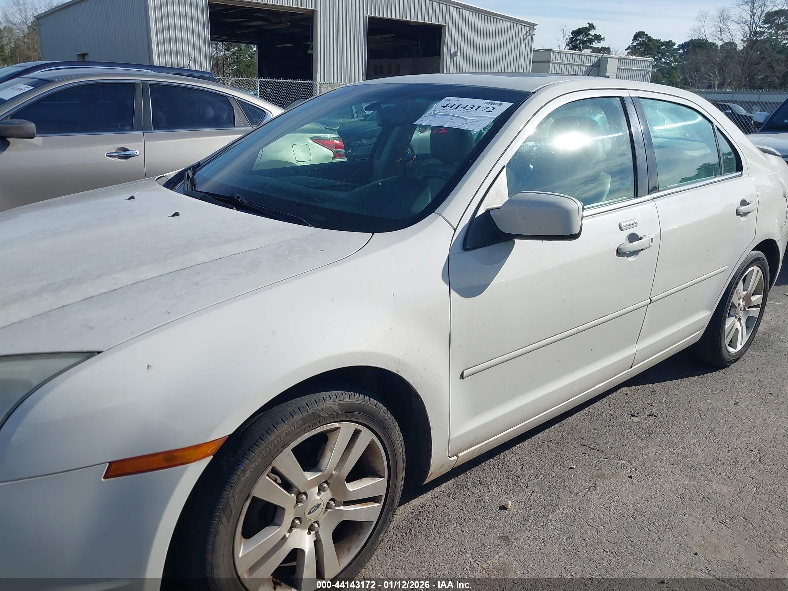 FORD FUSION image 6