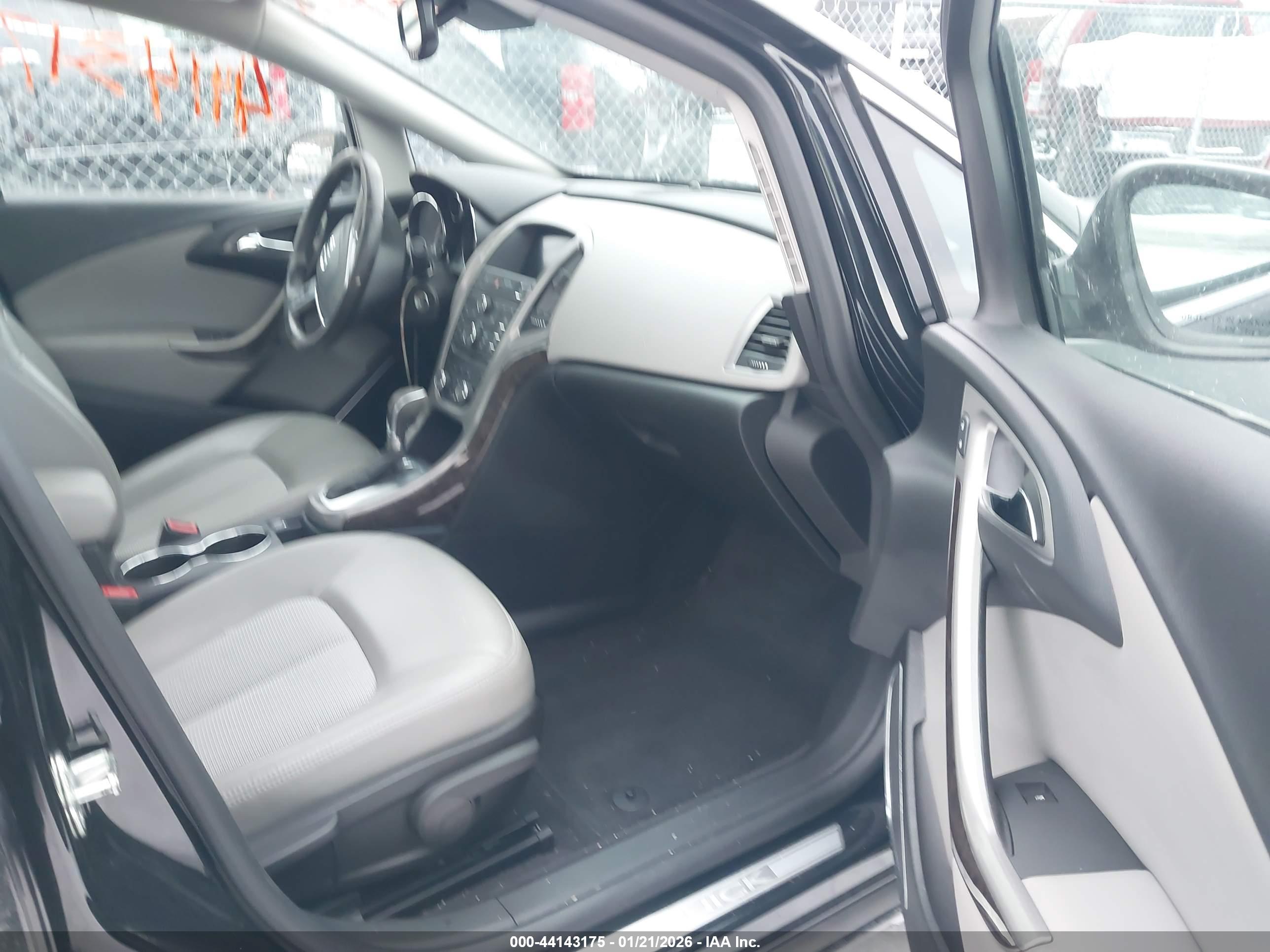 BUICK VERANO image 5