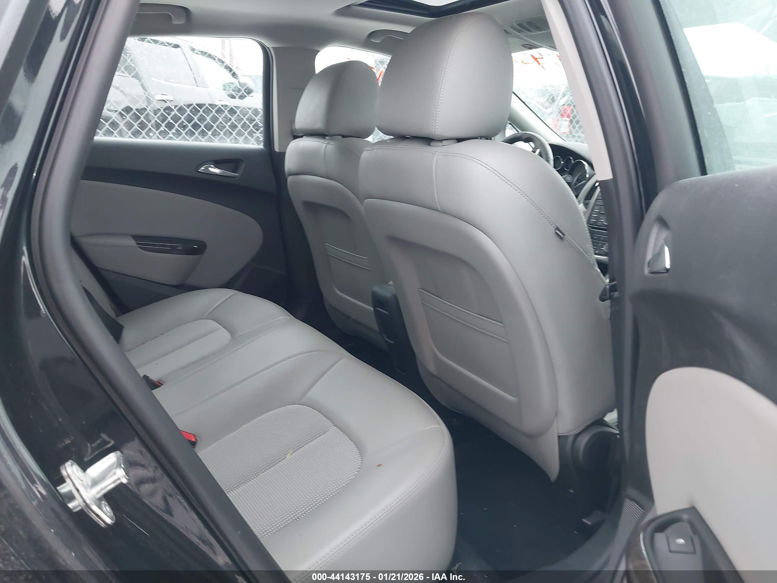 BUICK VERANO image 8