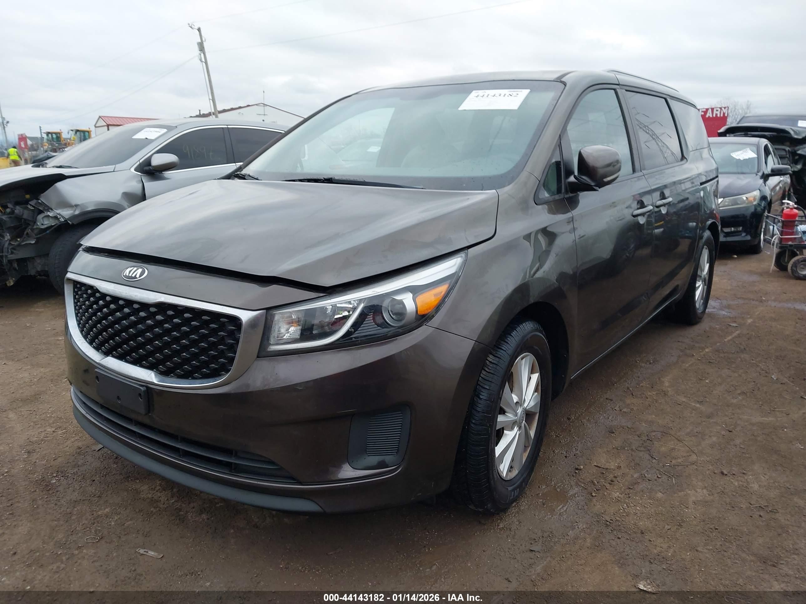 KIA SEDONA image 2