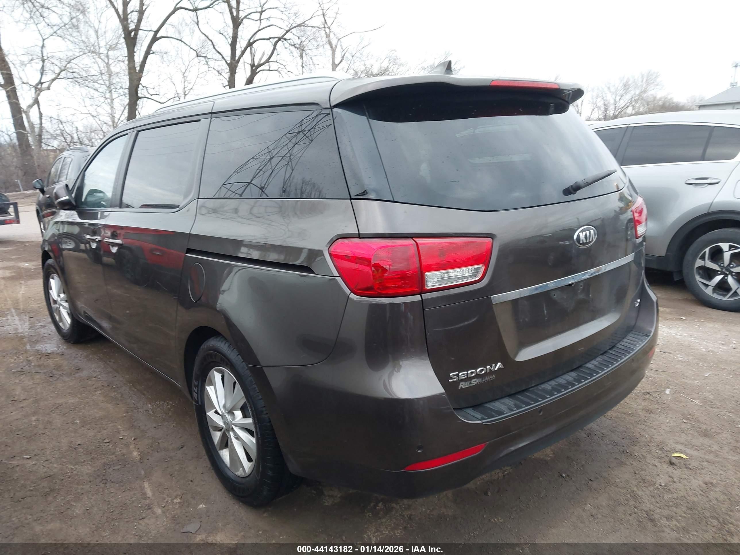 KIA SEDONA image 3