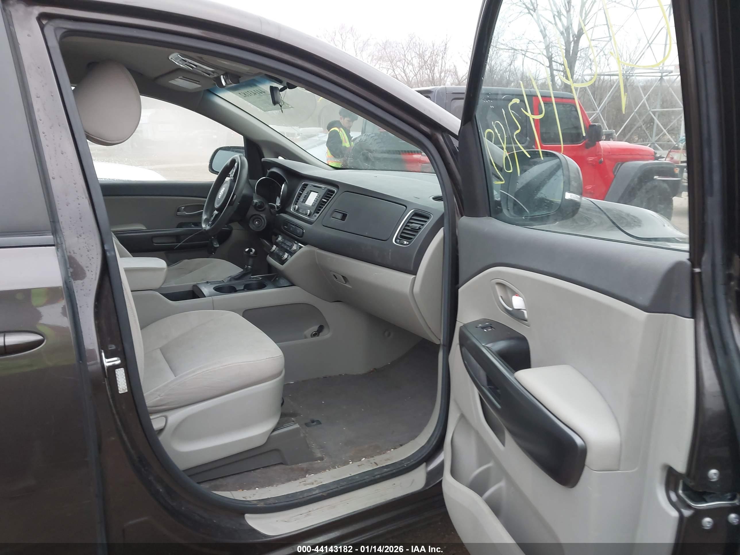 KIA SEDONA image 5