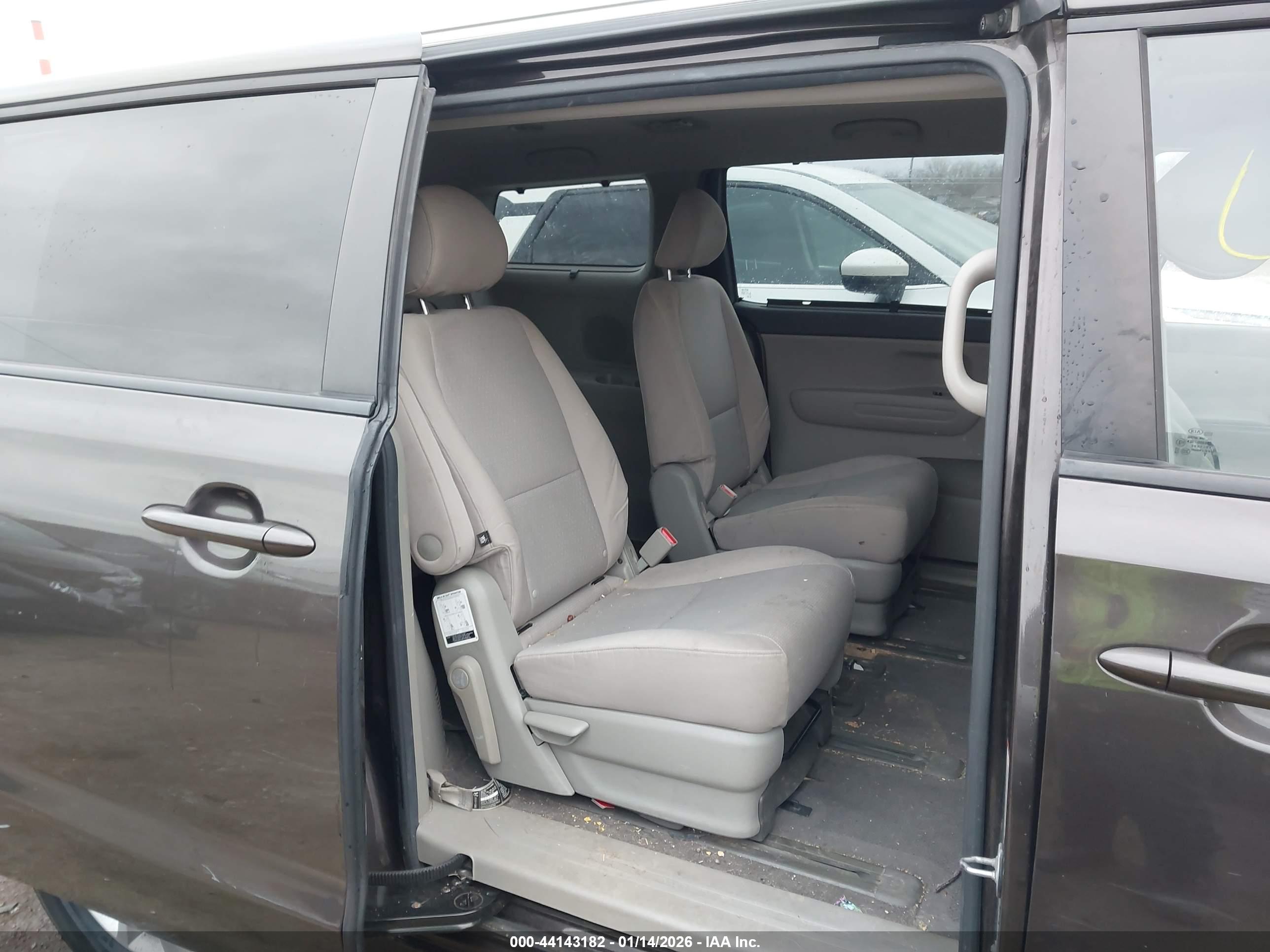 KIA SEDONA image 8