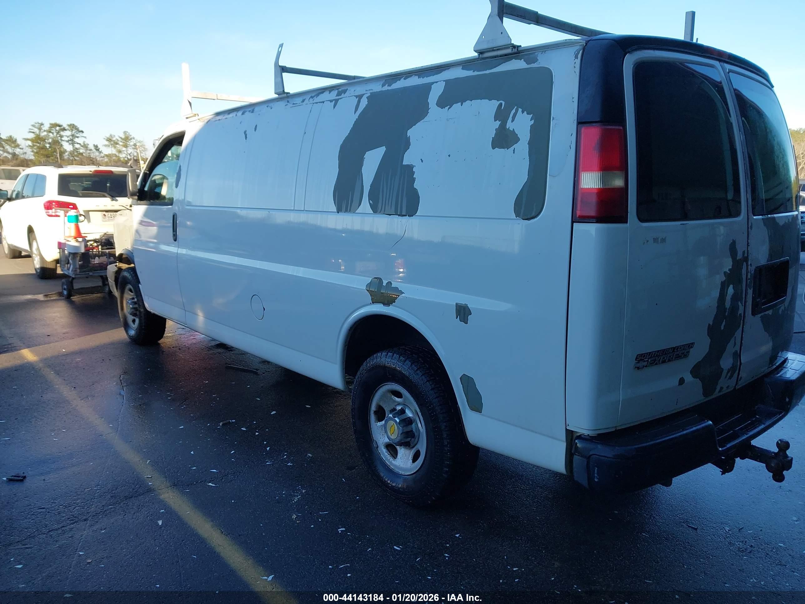 CHEVROLET EXPRESS image 3