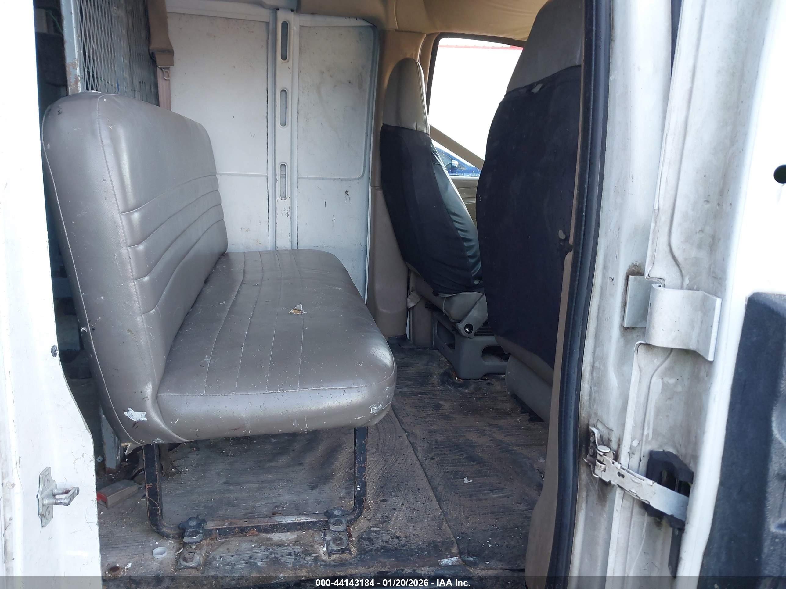 CHEVROLET EXPRESS image 8