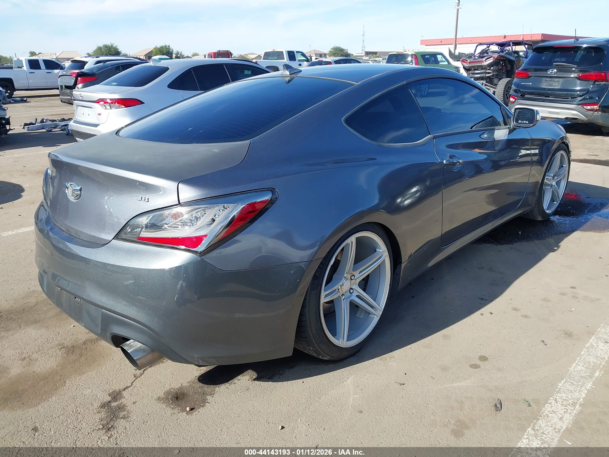 HYUNDAI GENESIS image 4