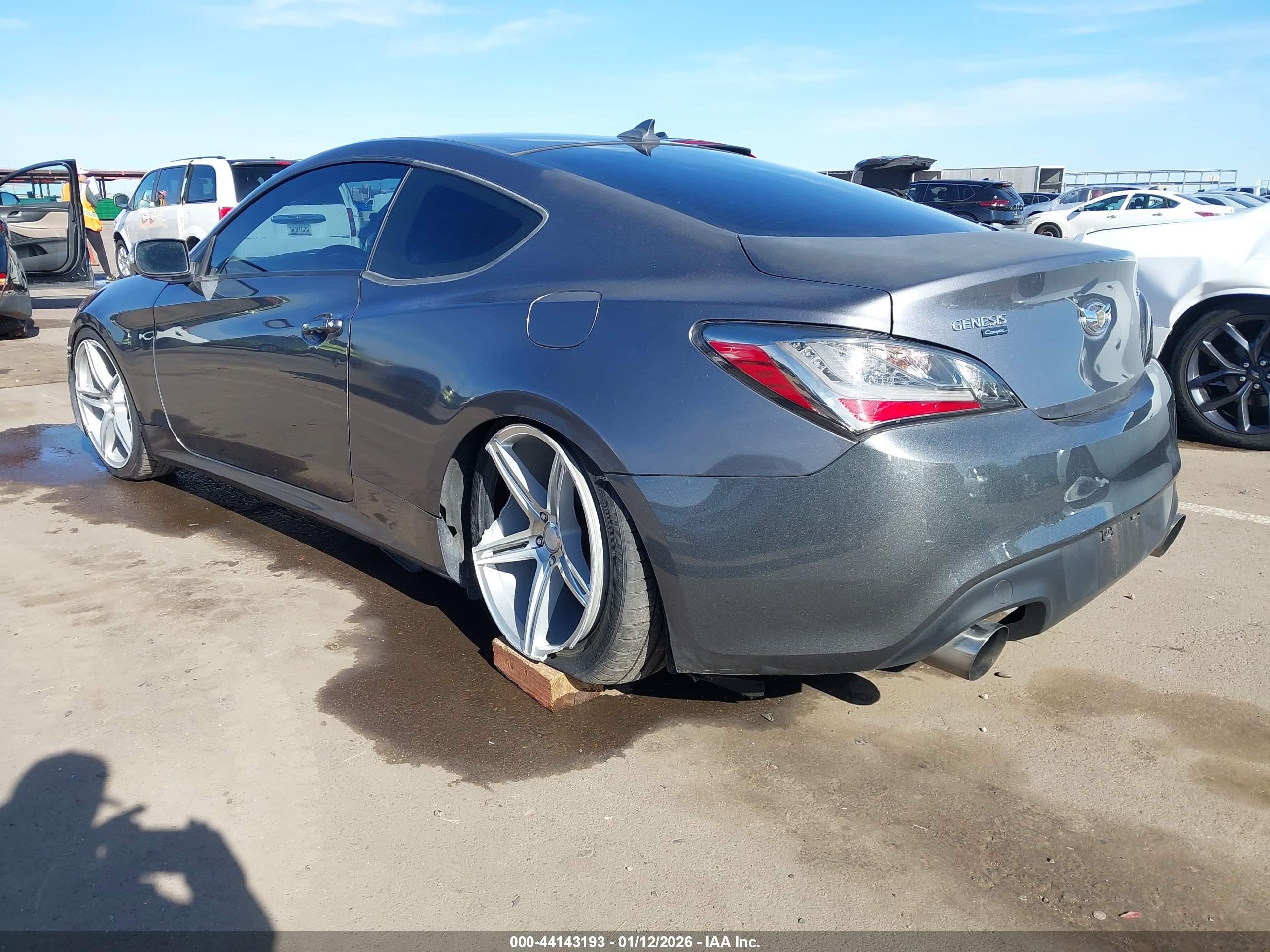 HYUNDAI GENESIS image 6