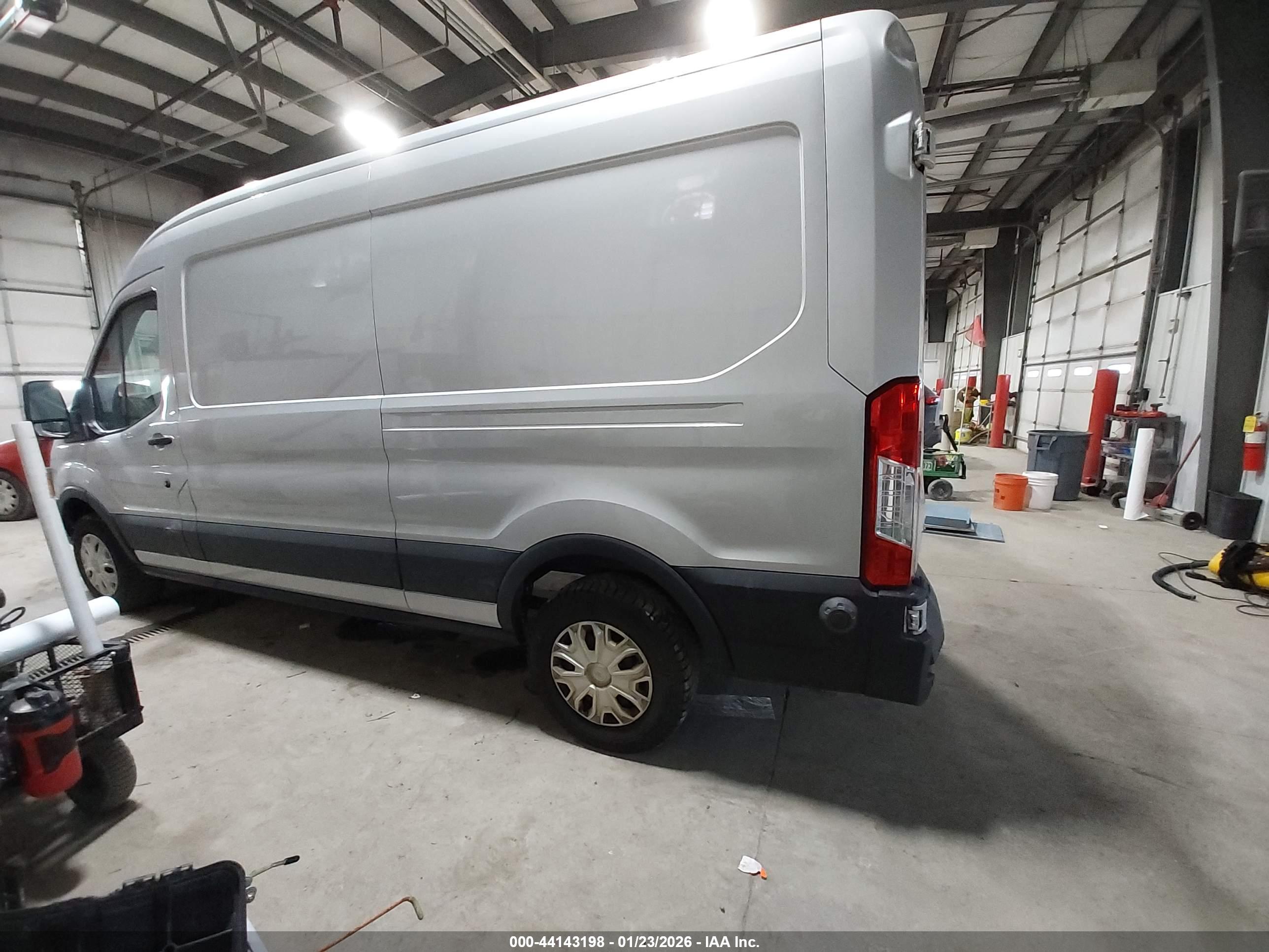 FORD TRANSIT-250 image 3