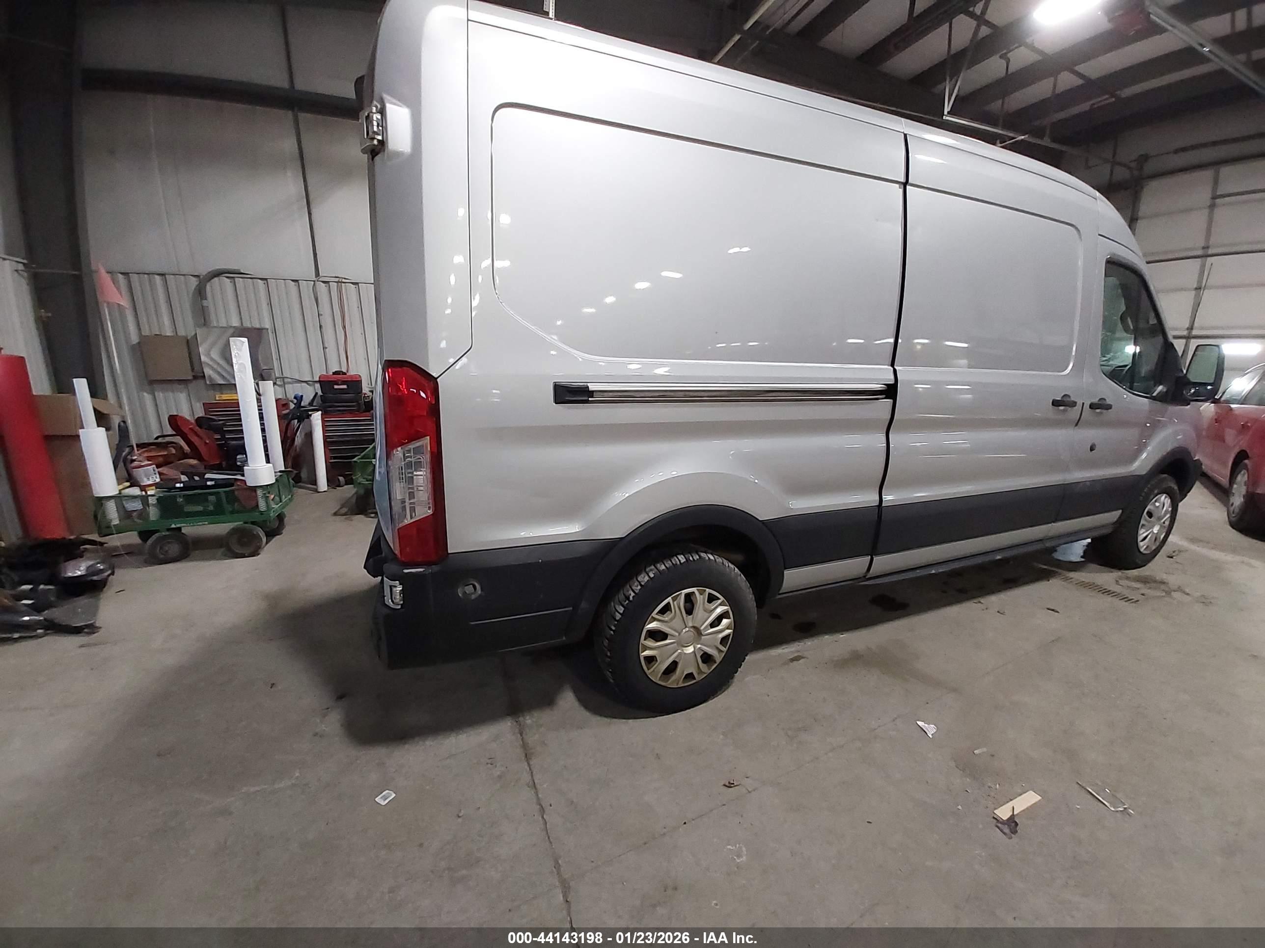 FORD TRANSIT-250 image 4
