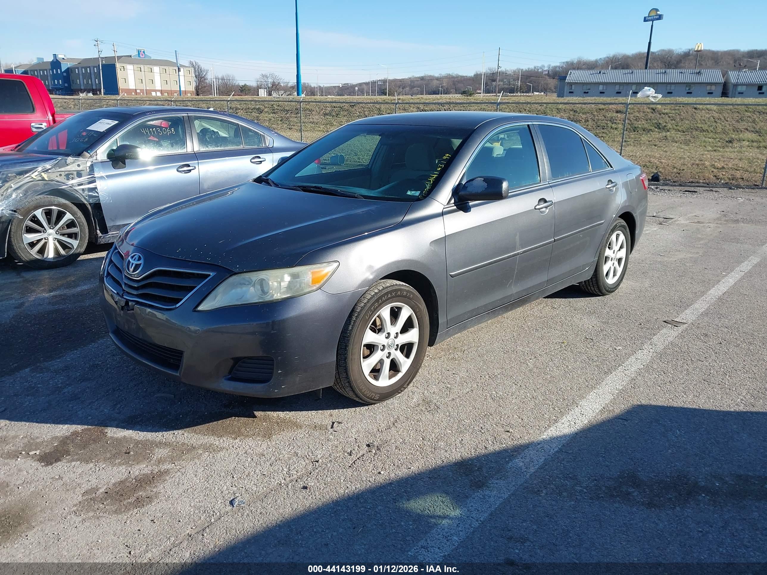TOYOTA CAMRY image 2