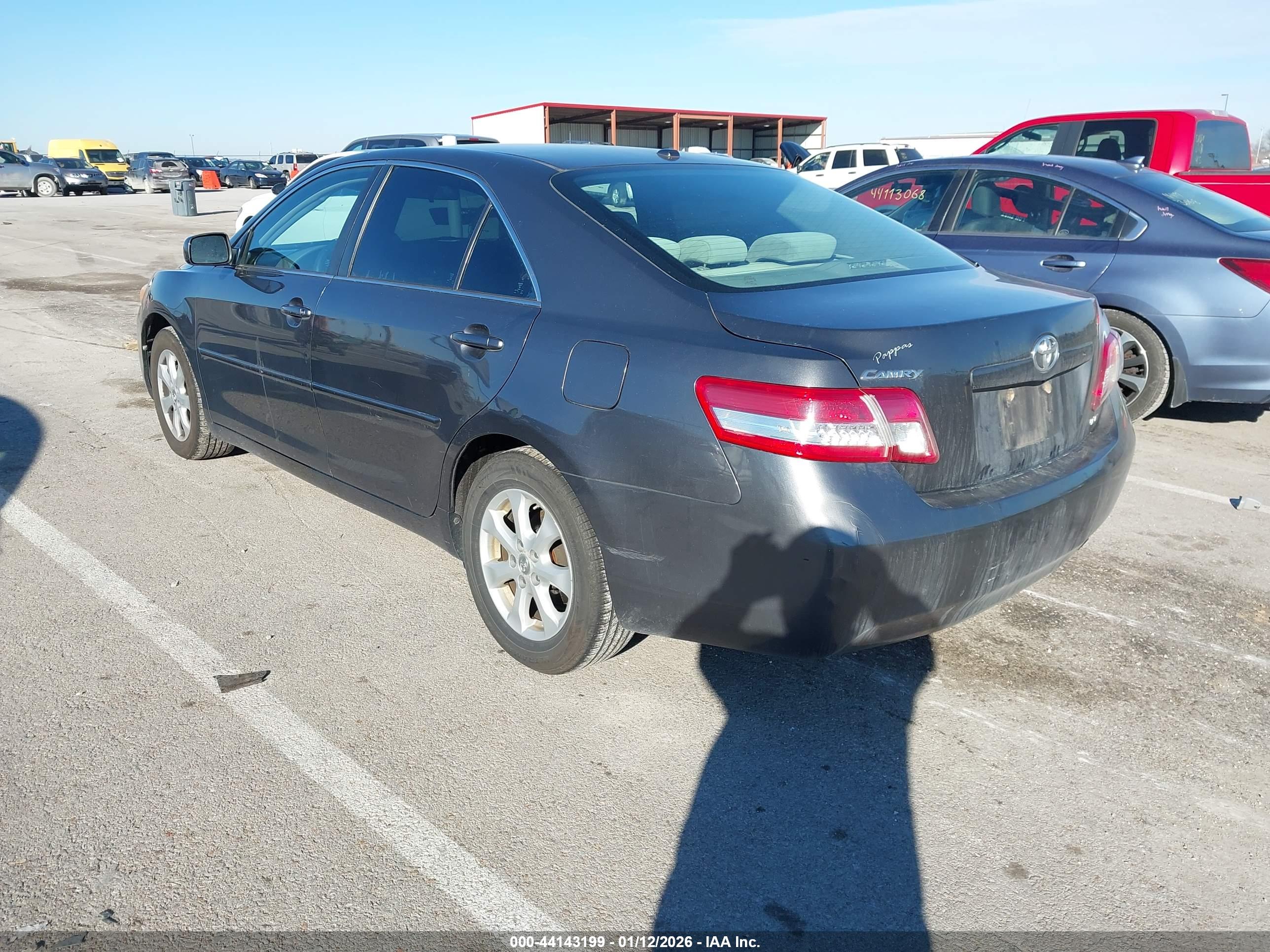 TOYOTA CAMRY image 3