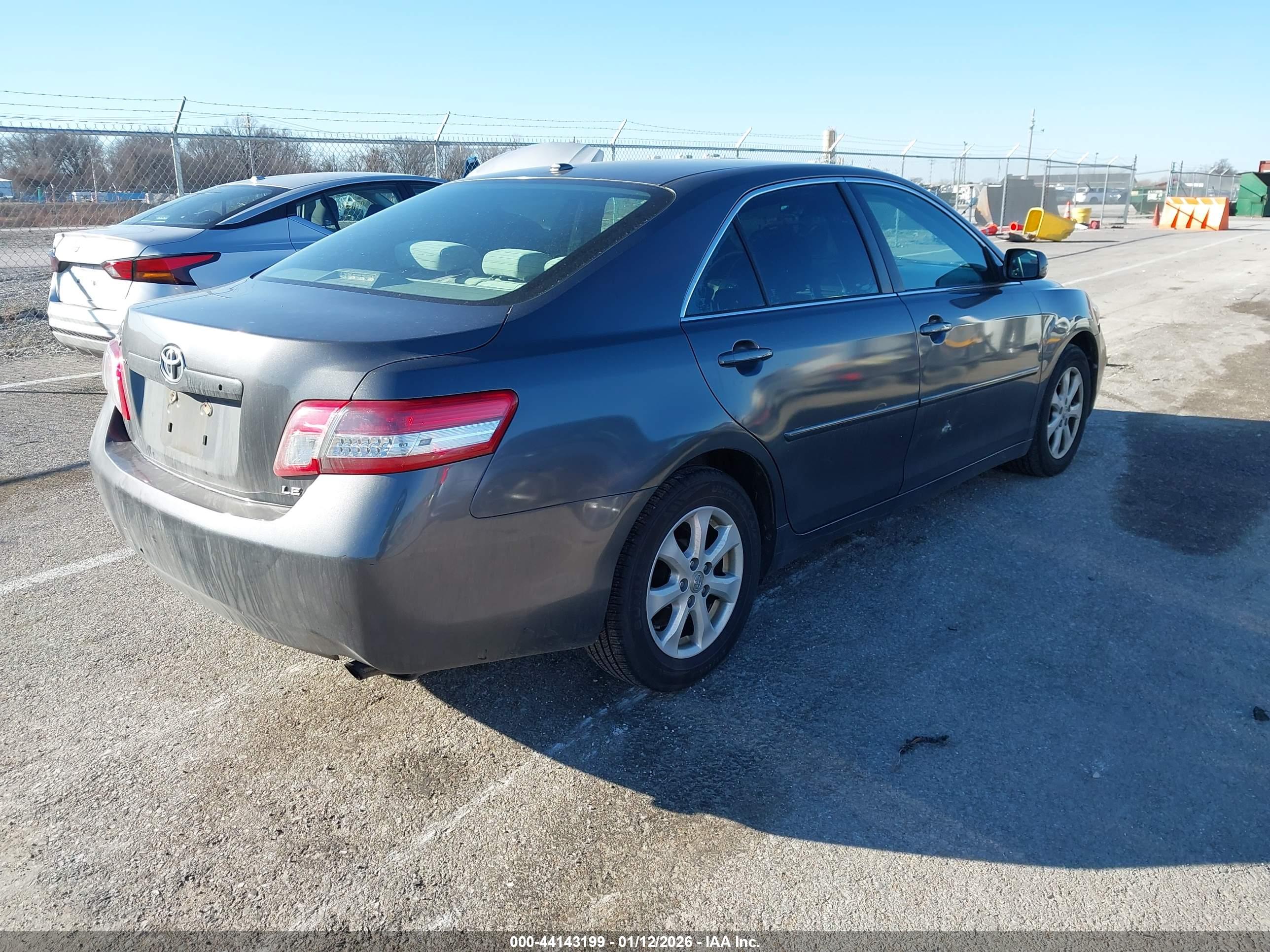 TOYOTA CAMRY image 4