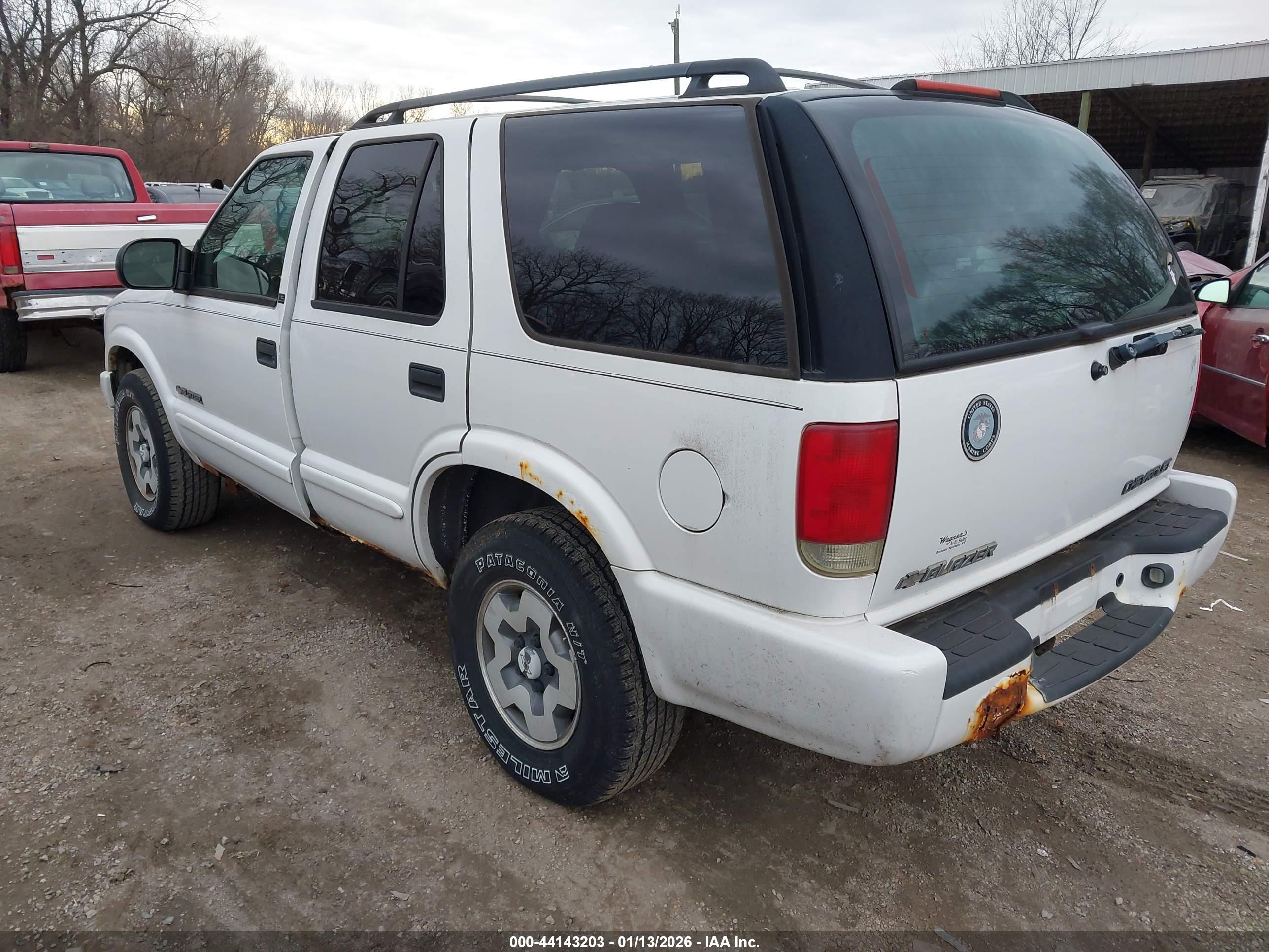 CHEVROLET BLAZER image 3