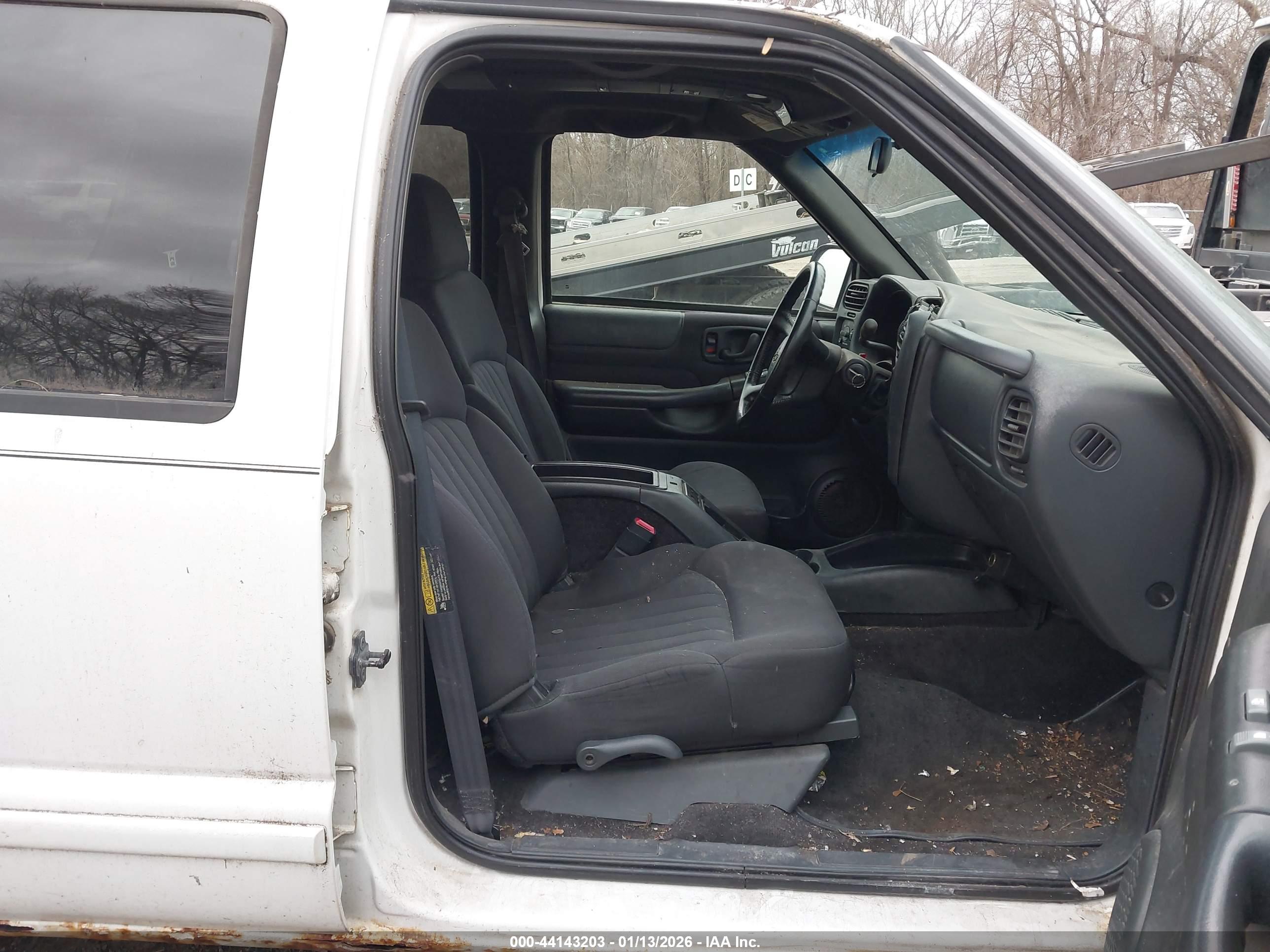 CHEVROLET BLAZER image 5