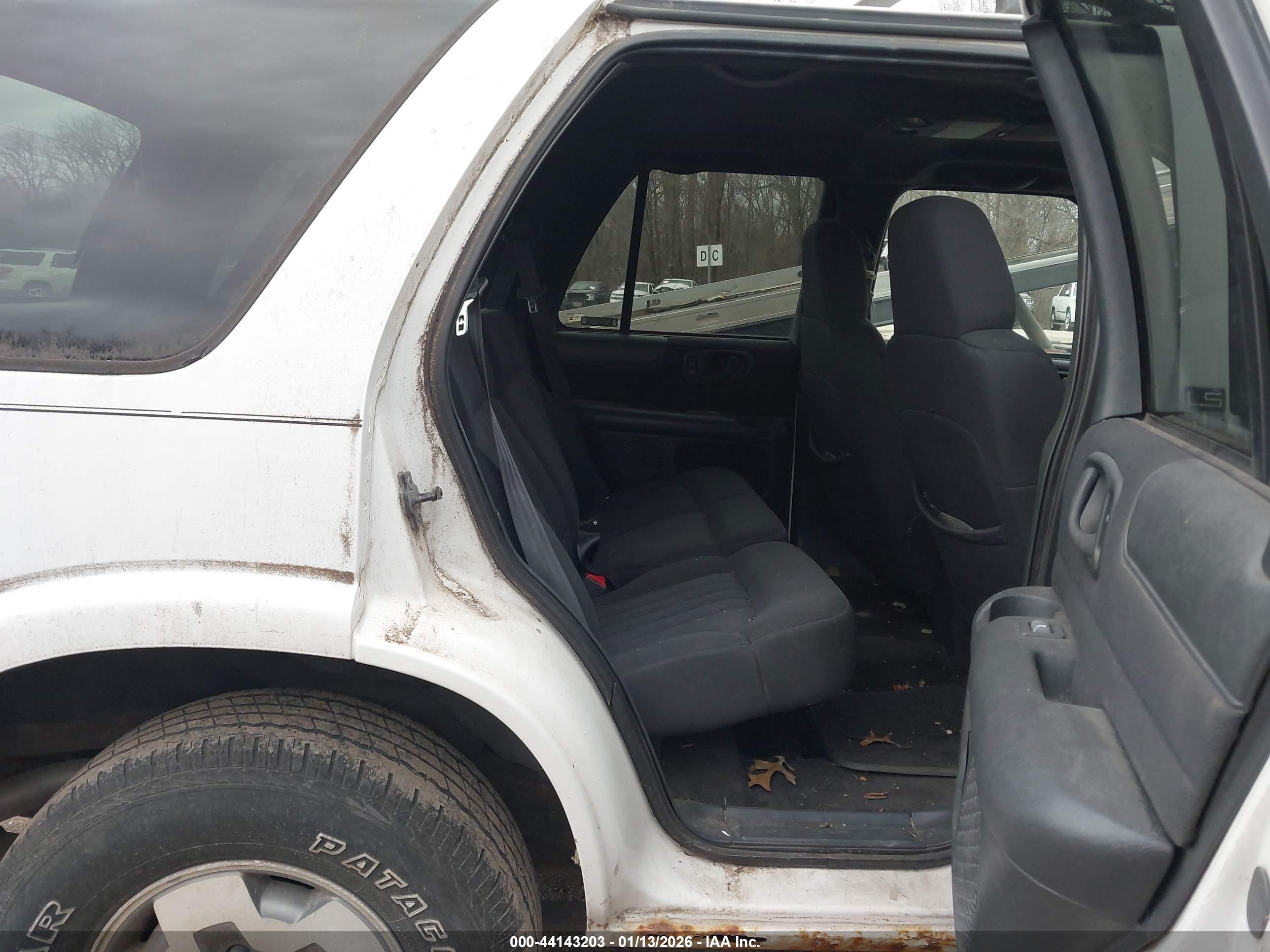 CHEVROLET BLAZER image 8