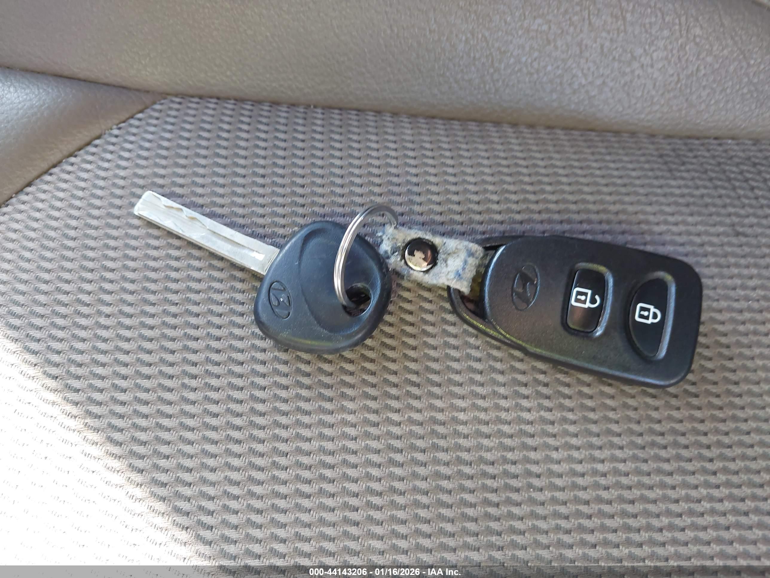 HYUNDAI TUCSON image 11