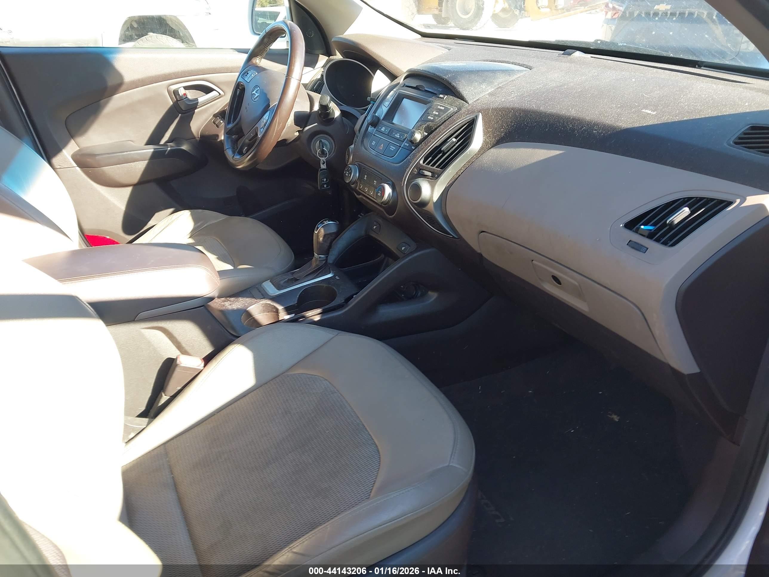 HYUNDAI TUCSON image 5