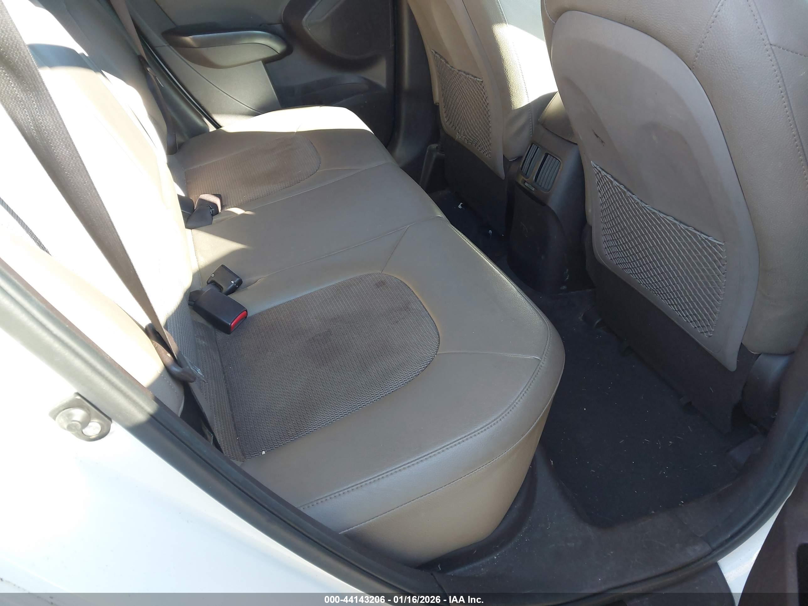 HYUNDAI TUCSON image 8