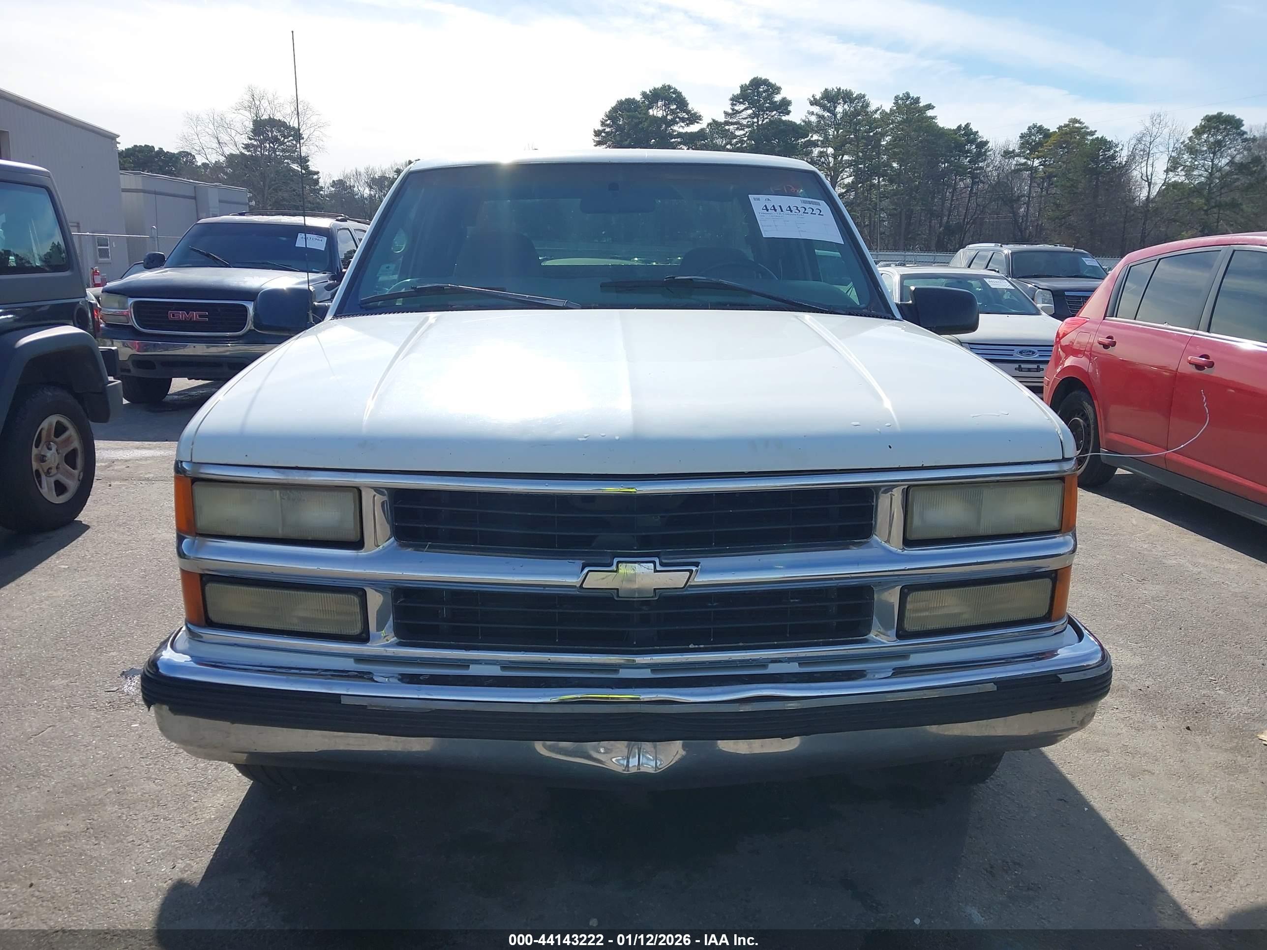 CHEVROLET C1500 image 10