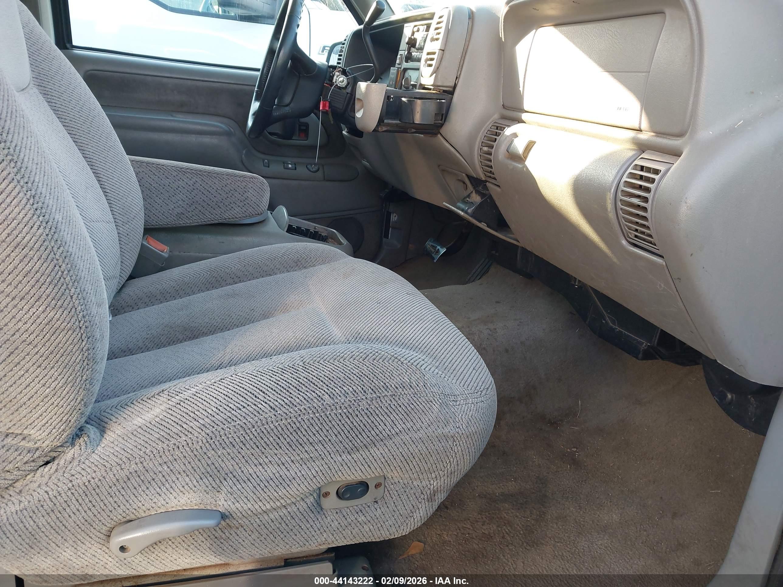 CHEVROLET C1500 image 5
