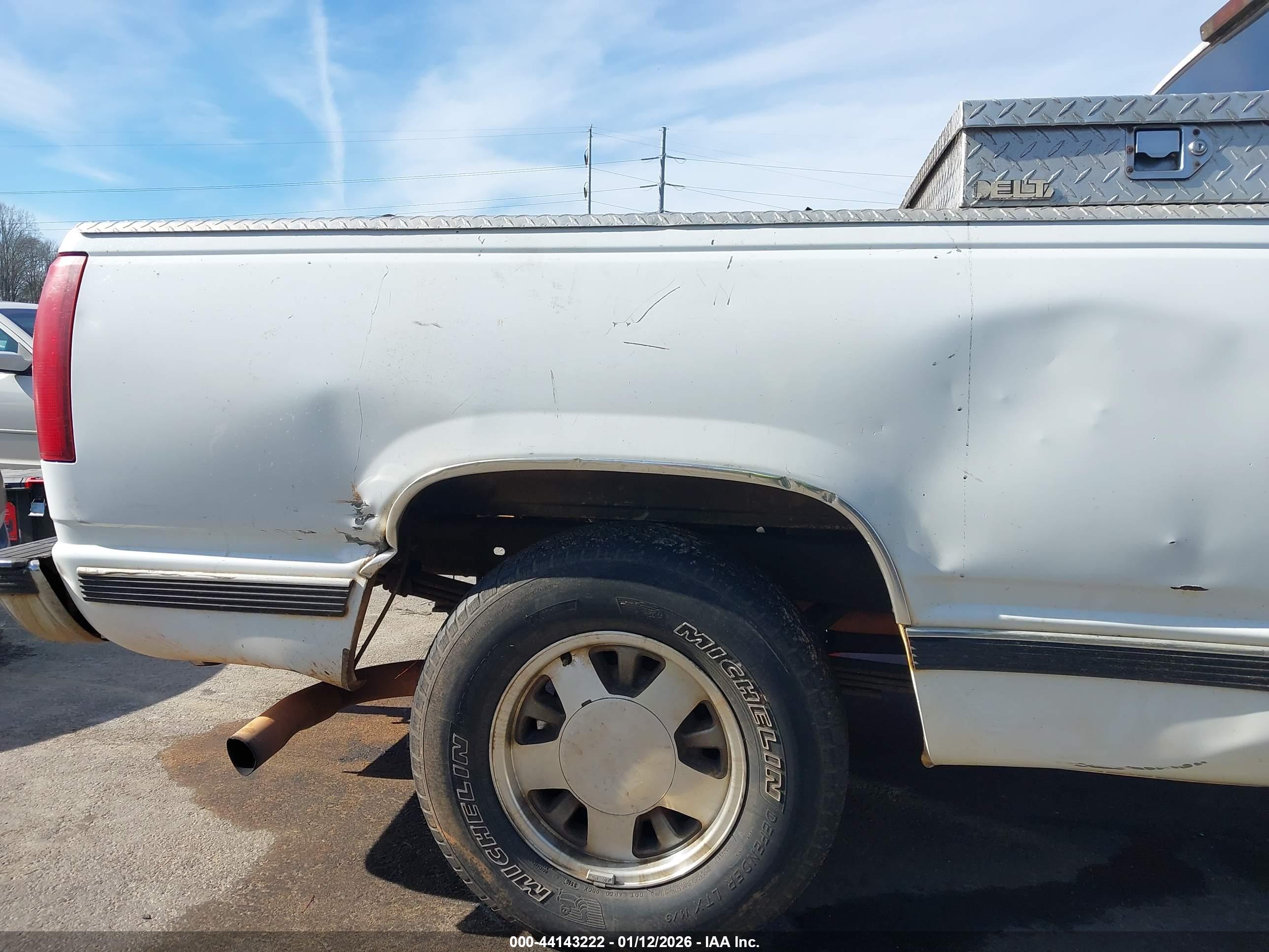 CHEVROLET C1500 image 6