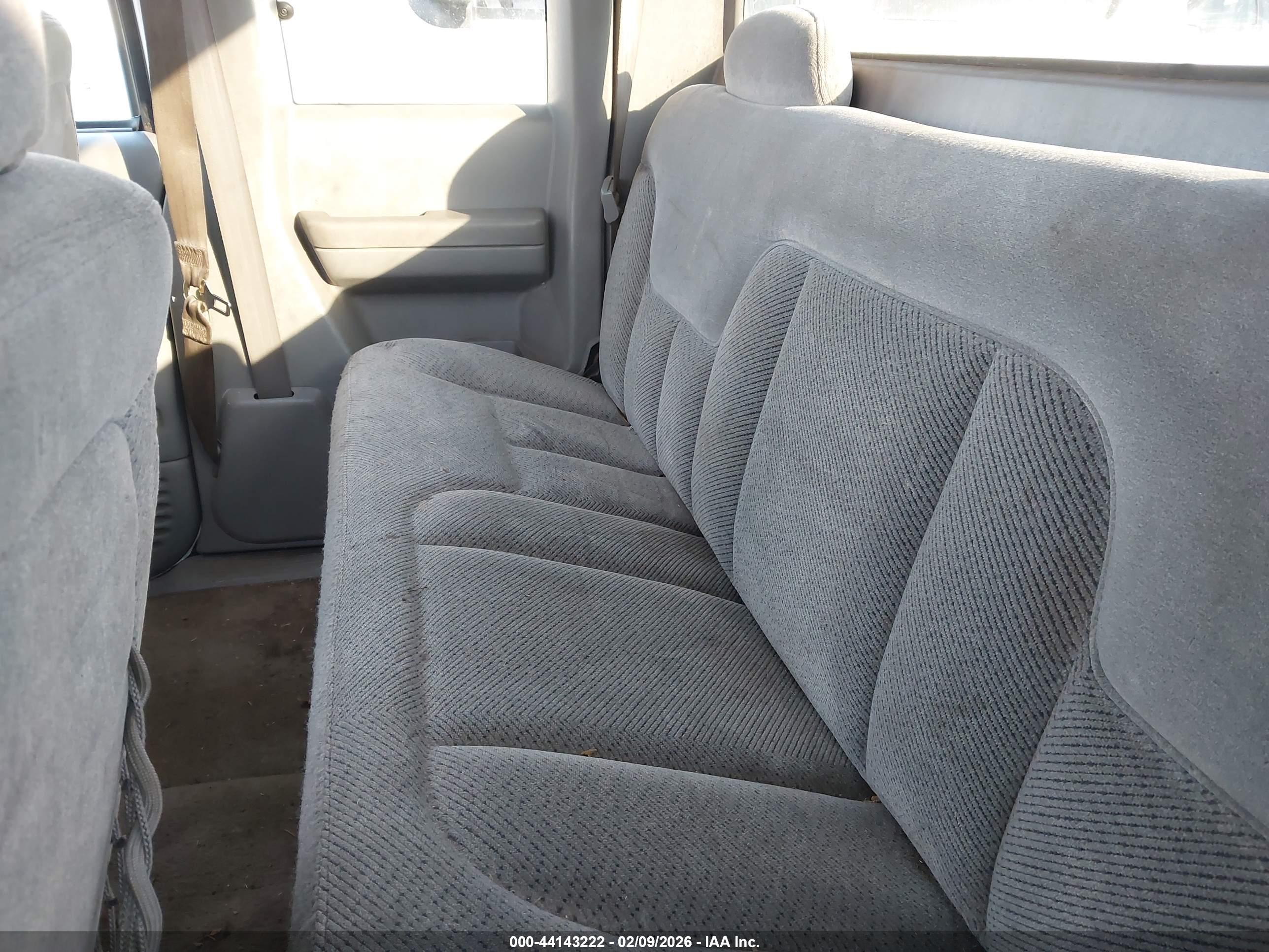 CHEVROLET C1500 image 8