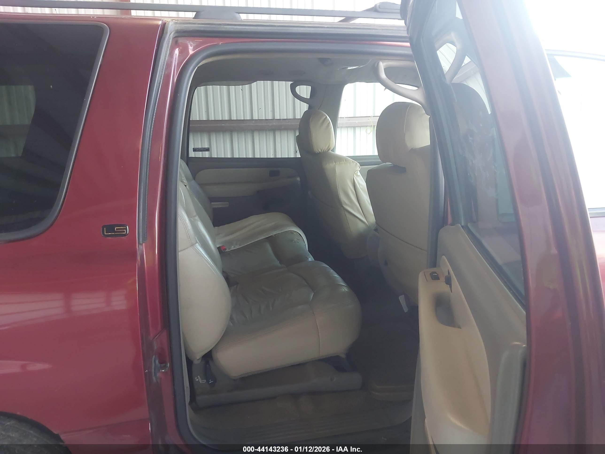 CHEVROLET SUBURBAN image 8