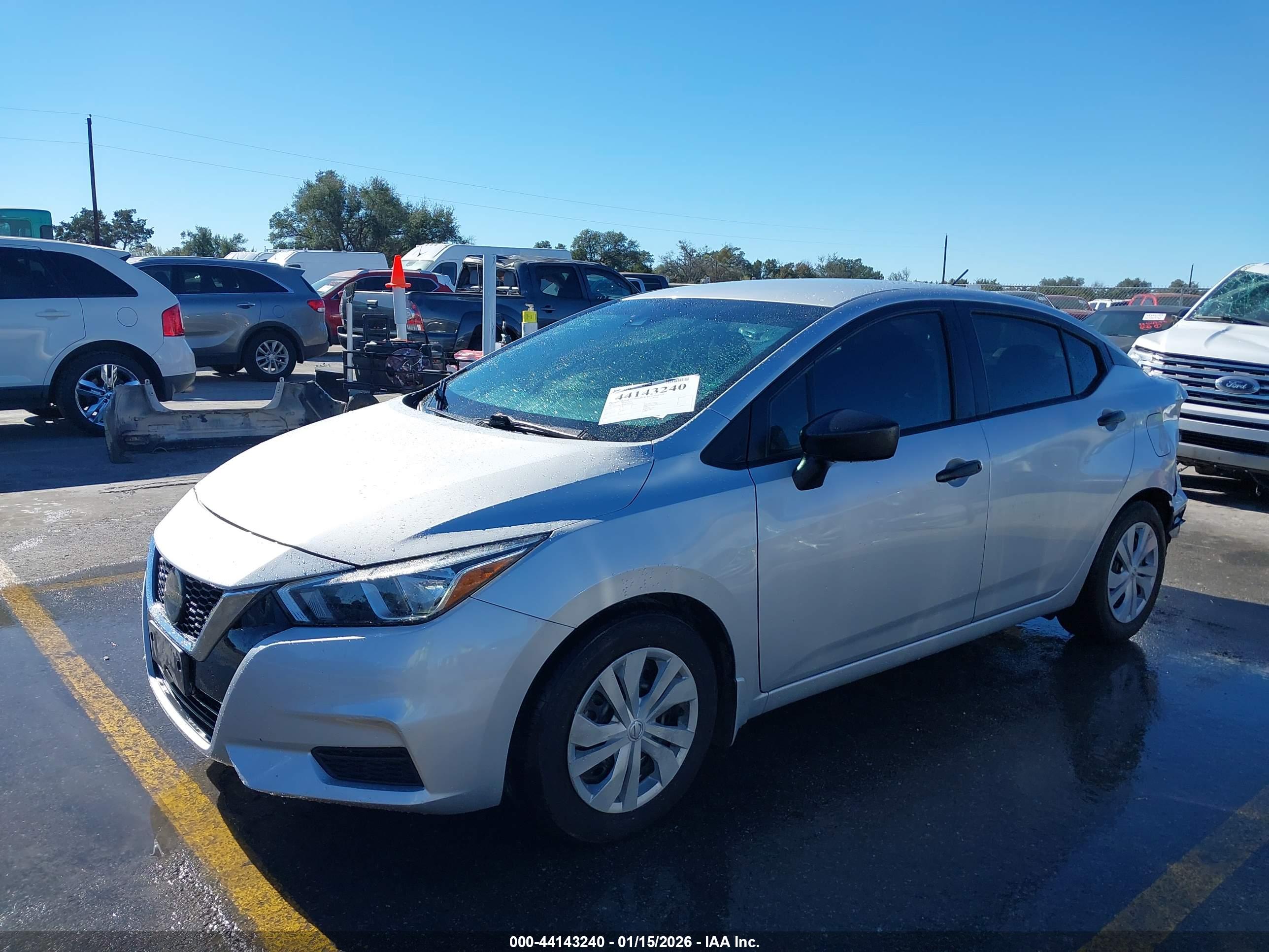 NISSAN VERSA image 2
