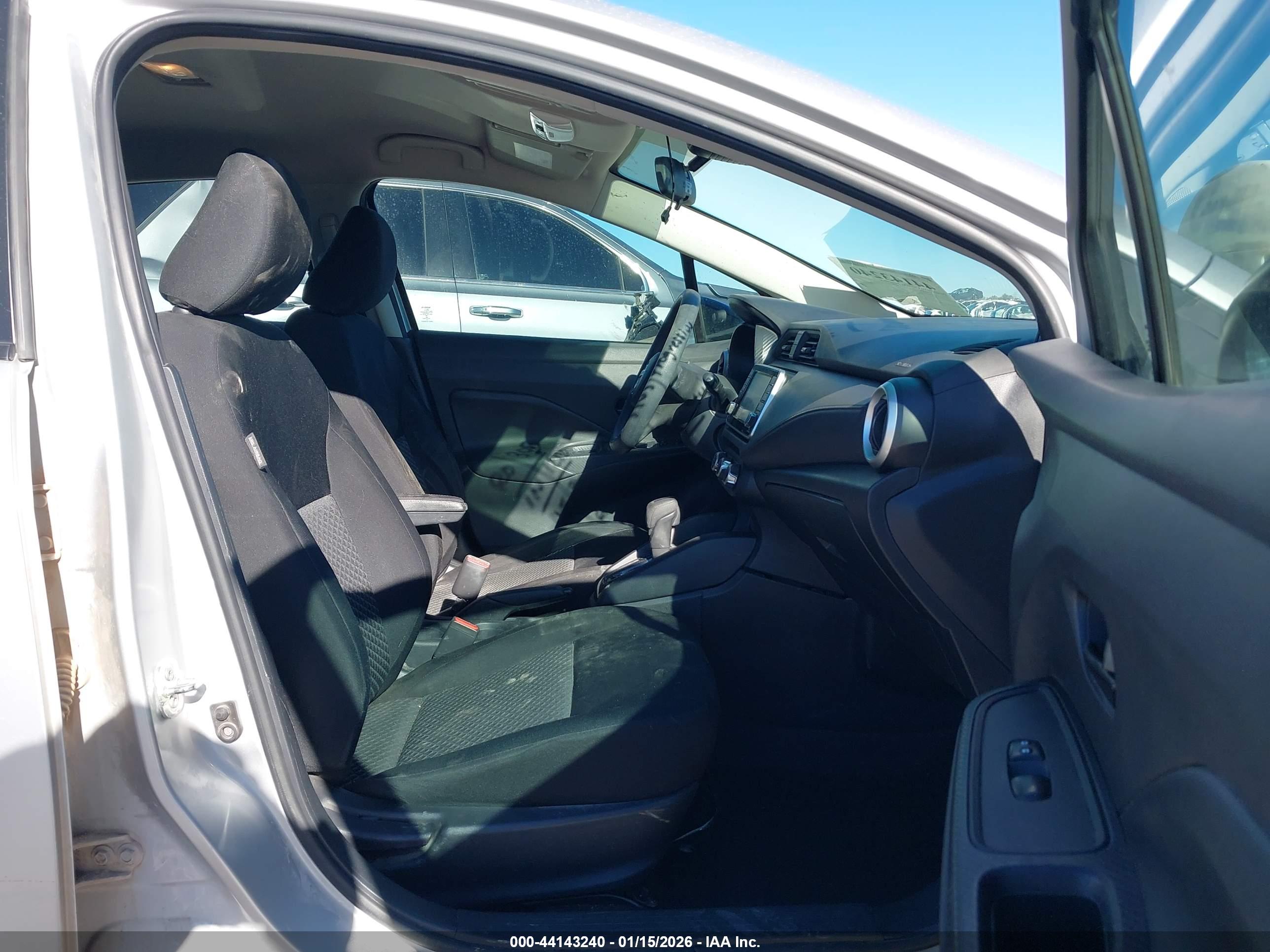 NISSAN VERSA image 5