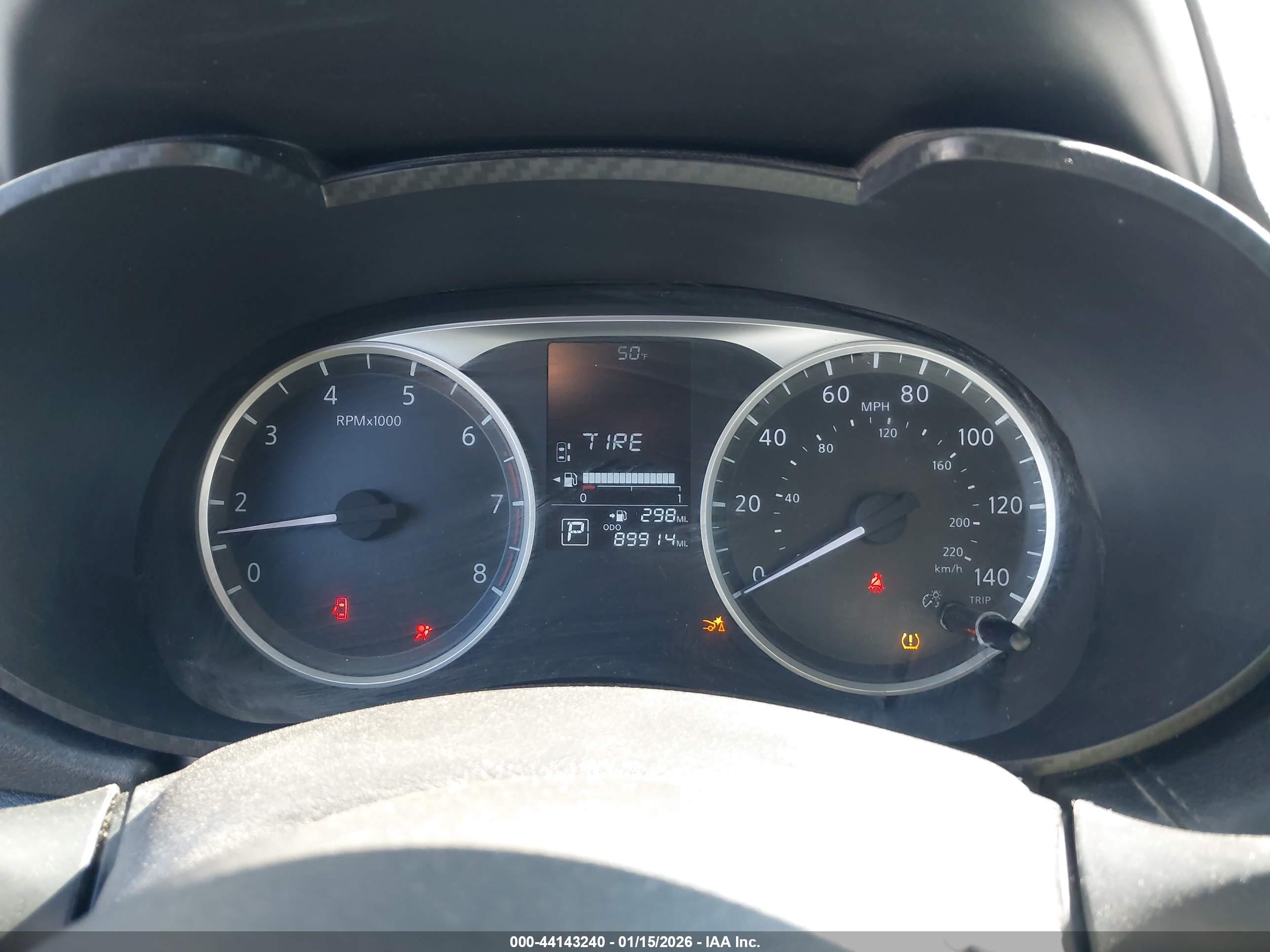NISSAN VERSA image 7