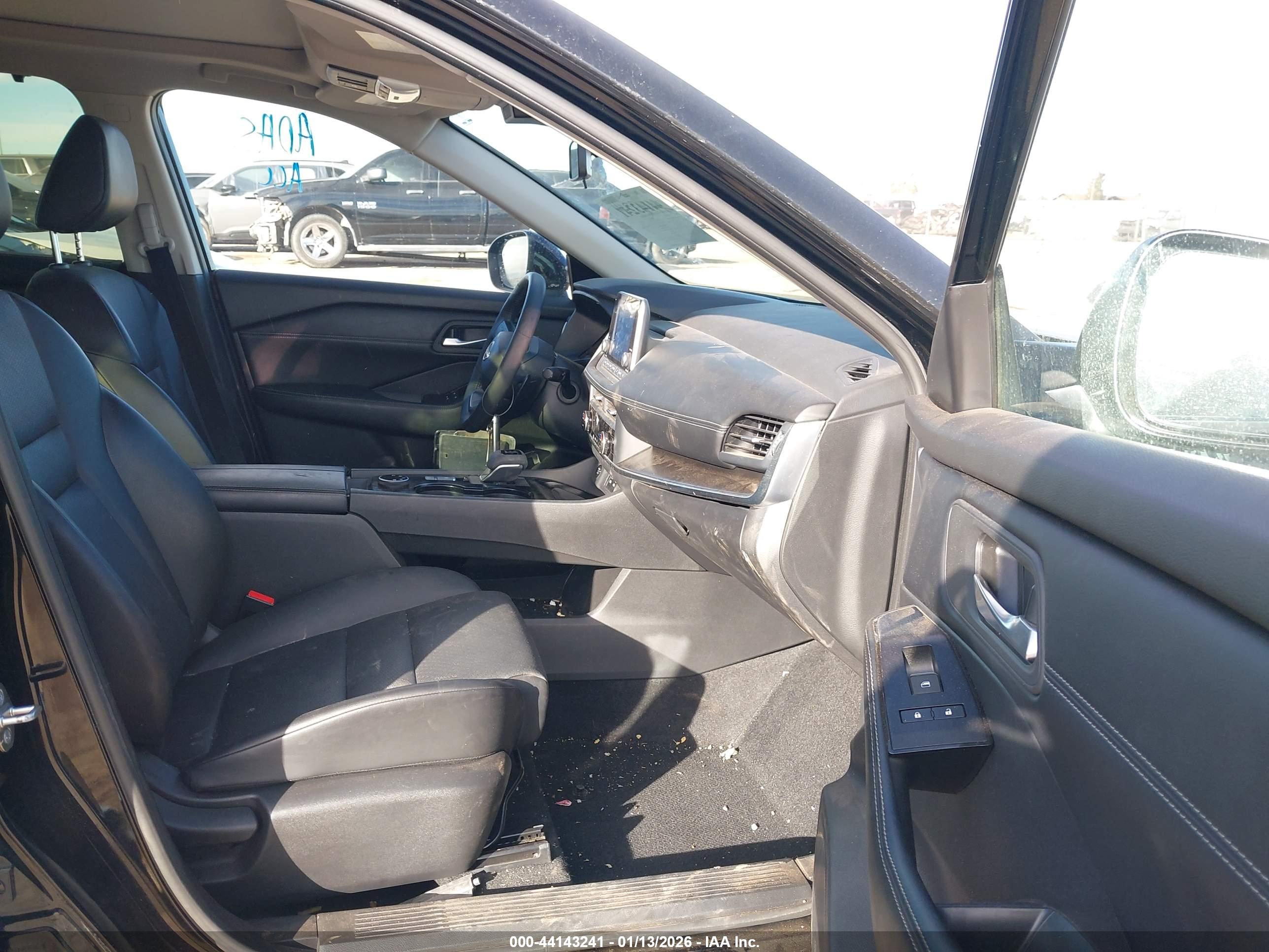 NISSAN ROGUE image 5