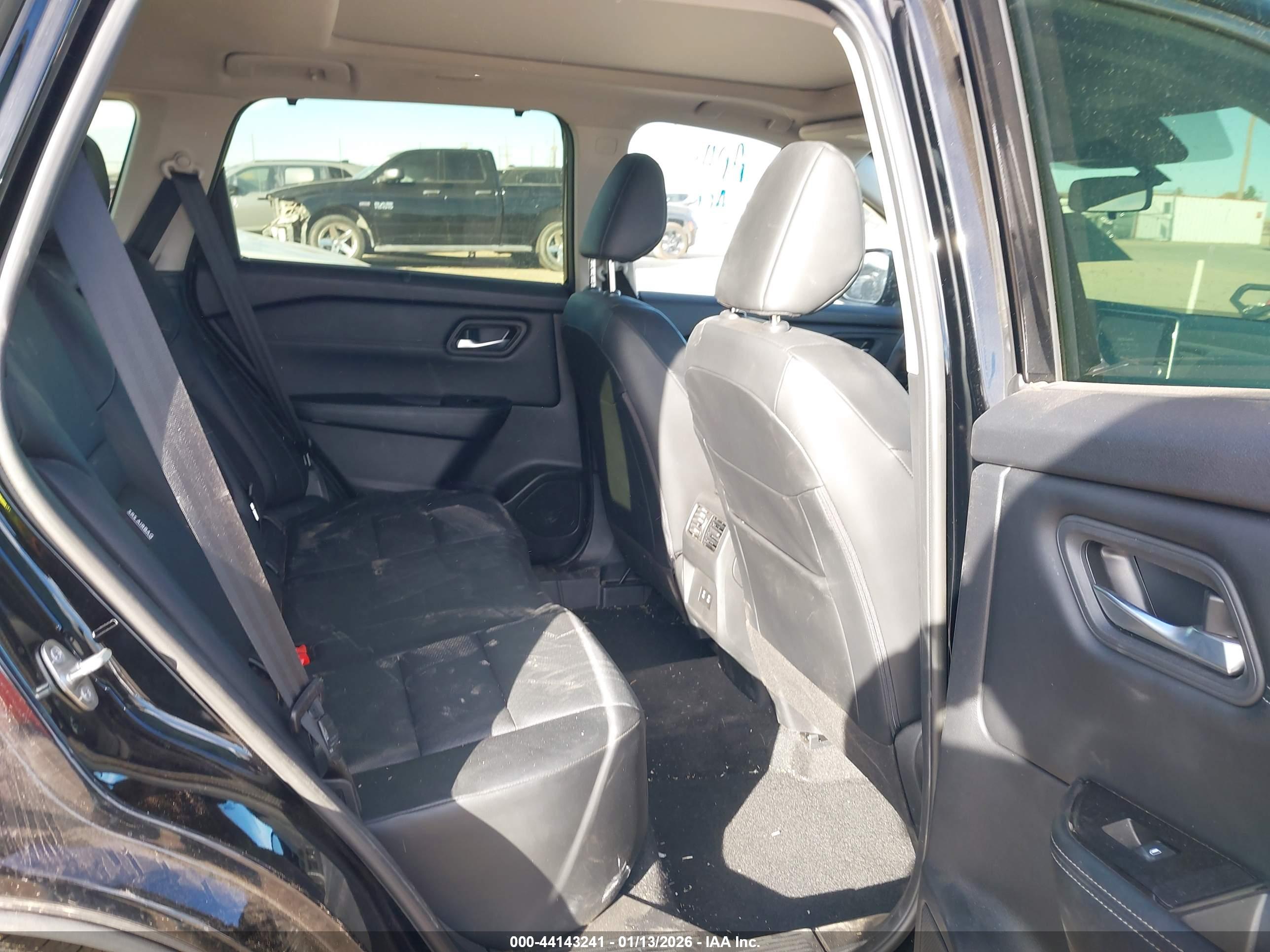 NISSAN ROGUE image 8