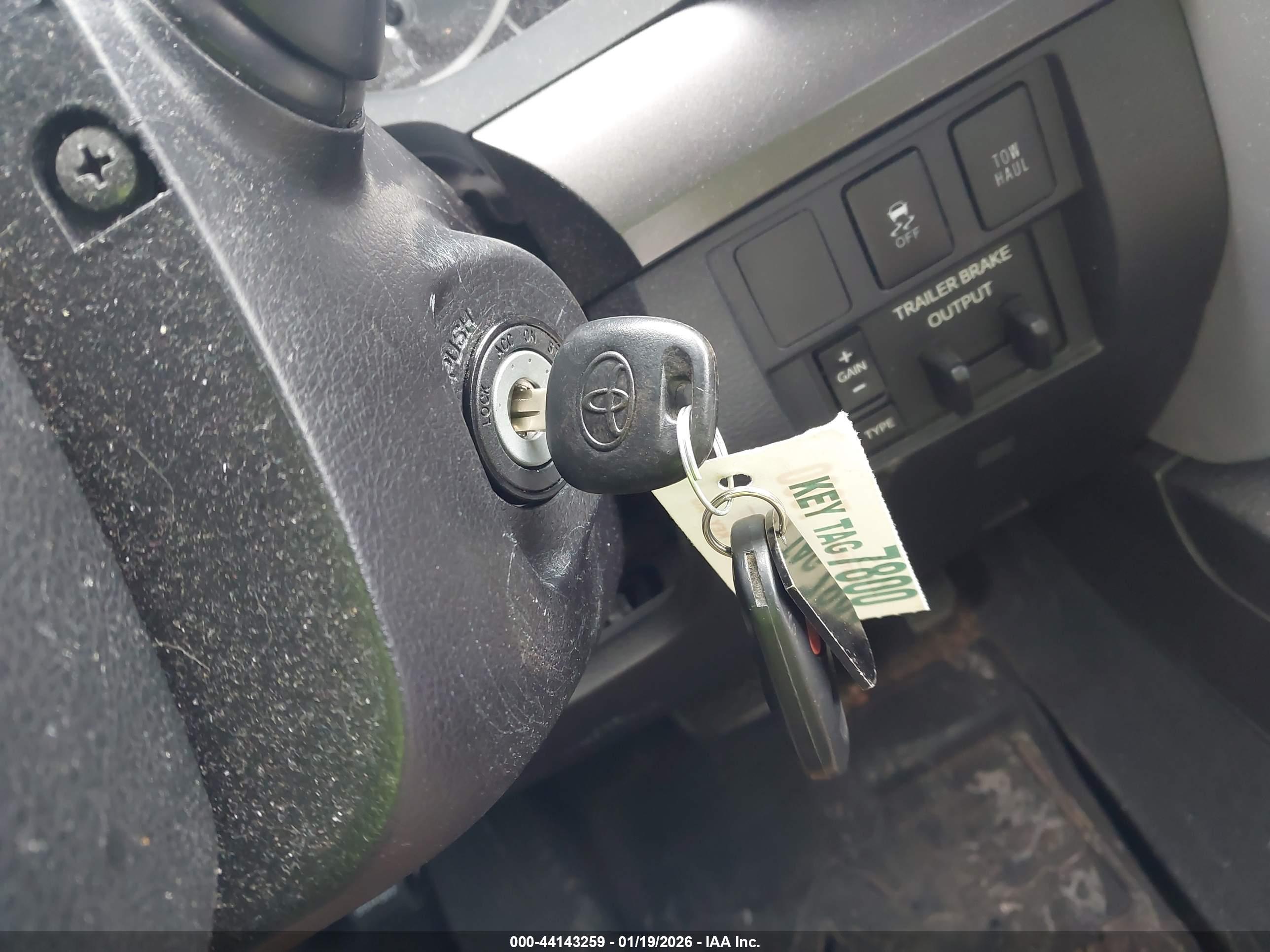 TOYOTA TUNDRA image 11