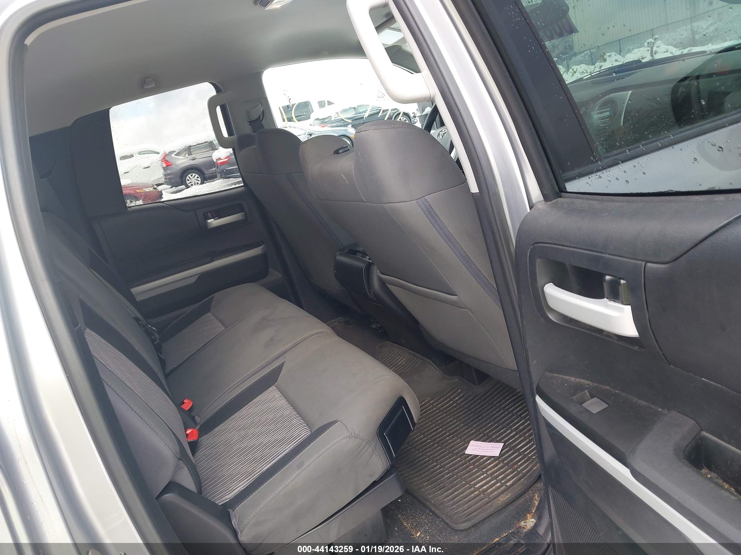TOYOTA TUNDRA image 8
