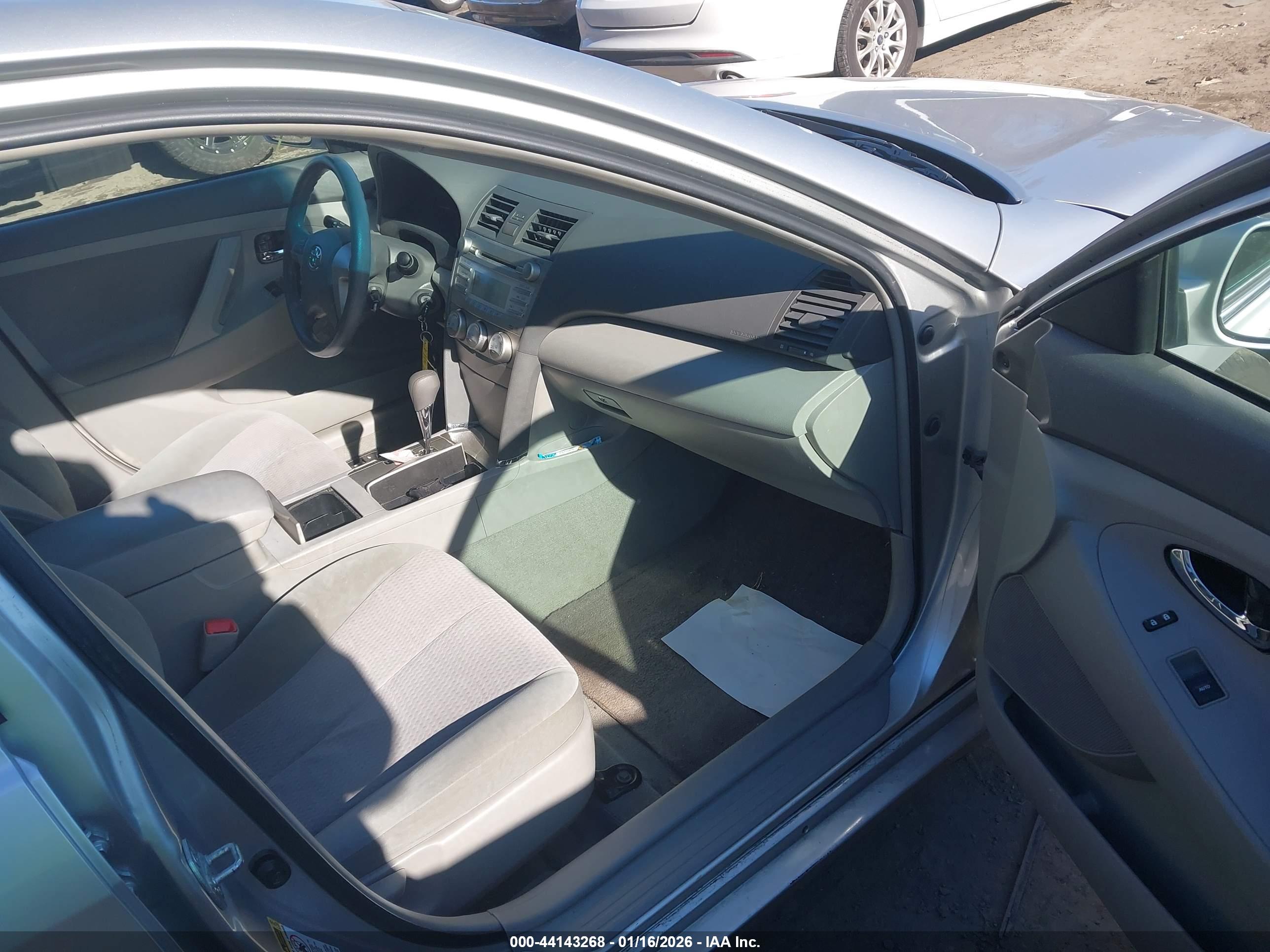 TOYOTA CAMRY image 5