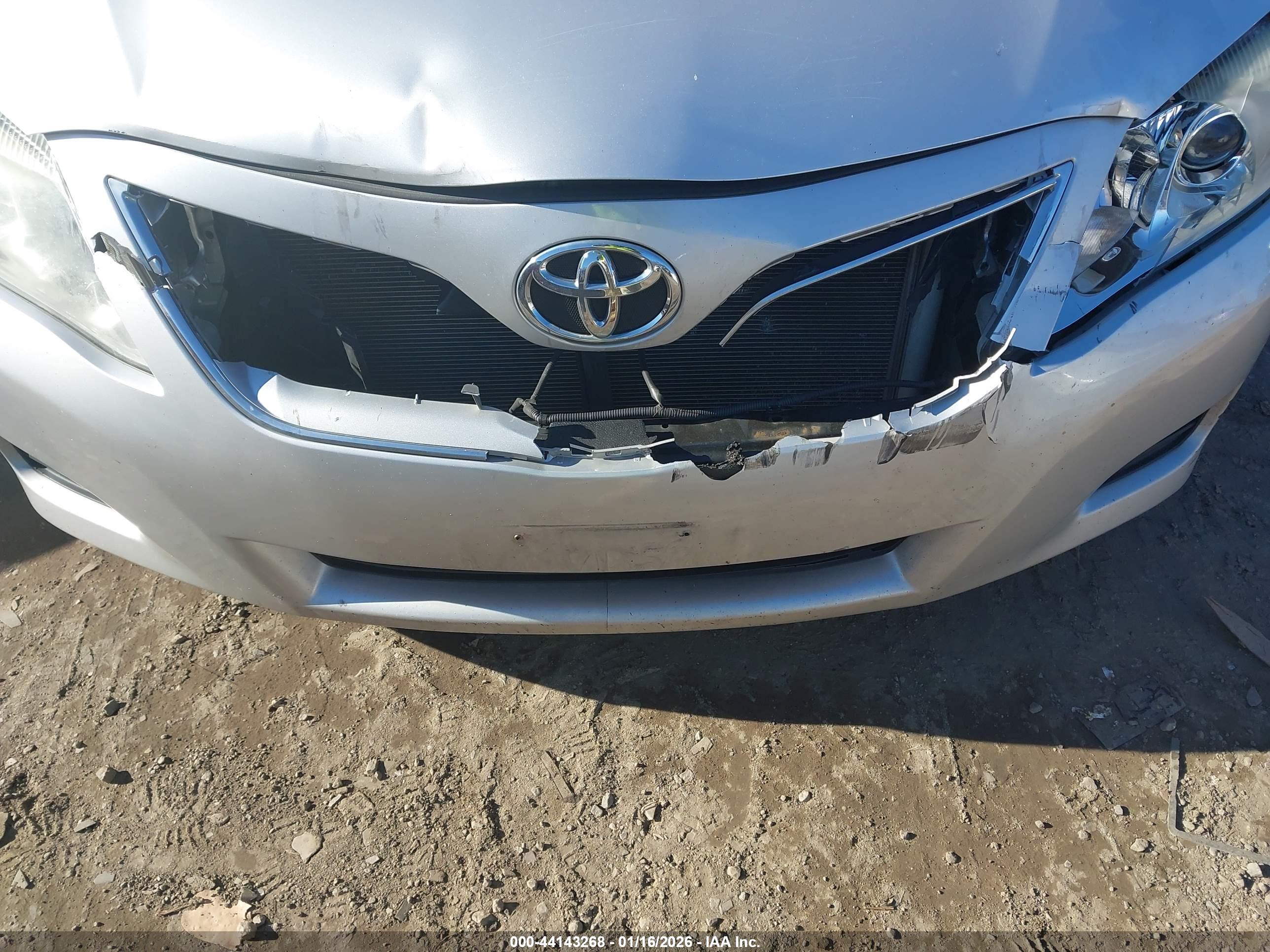 TOYOTA CAMRY image 6