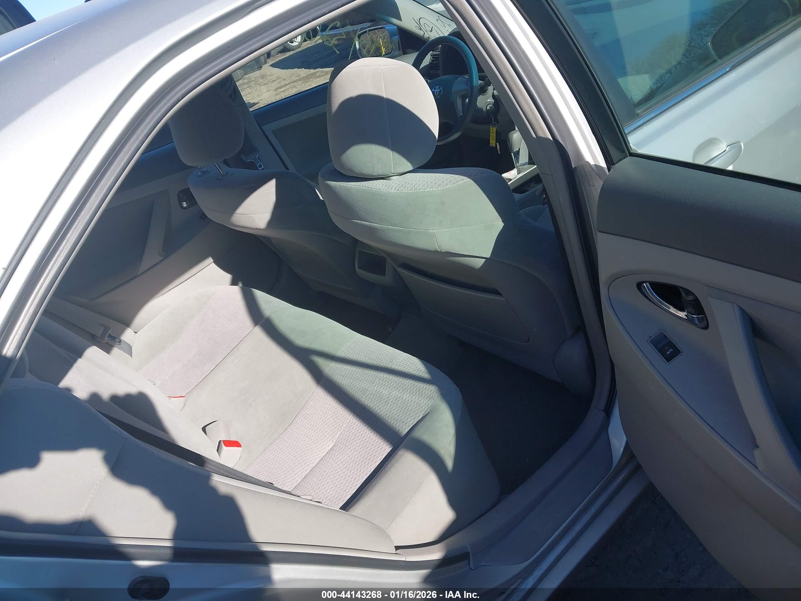 TOYOTA CAMRY image 8