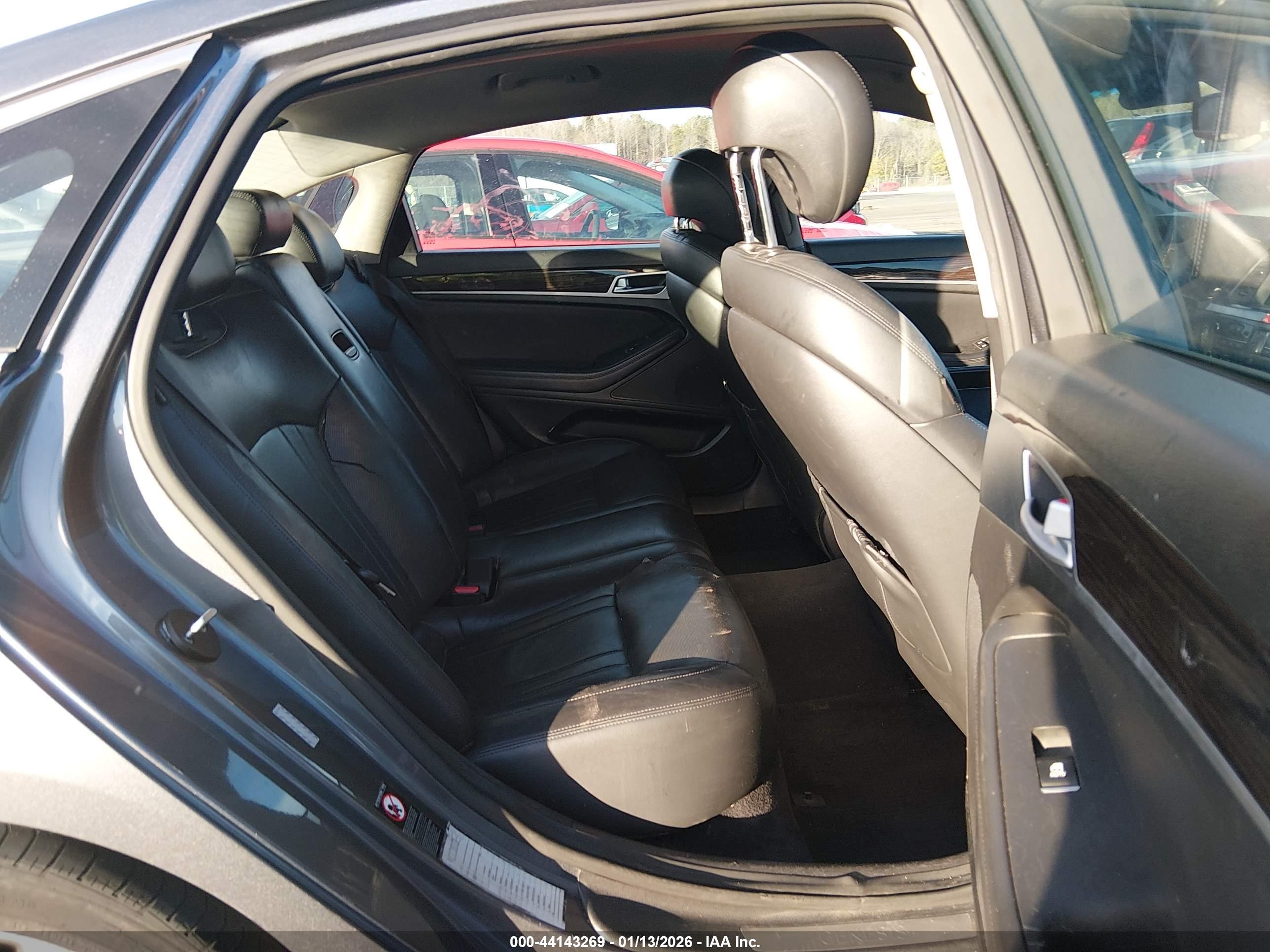 HYUNDAI GENESIS image 8