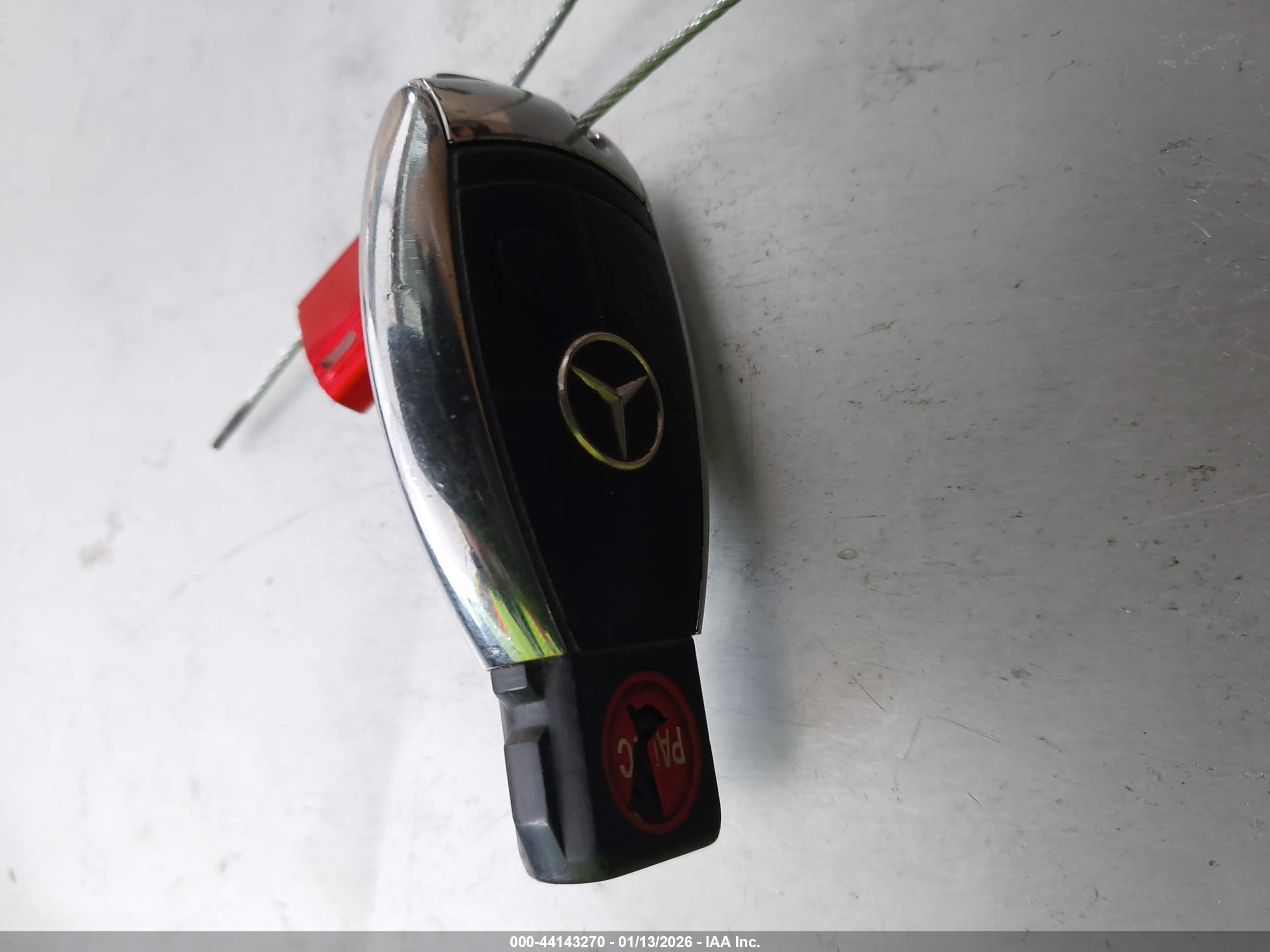 MERCEDES-BENZ E image 11
