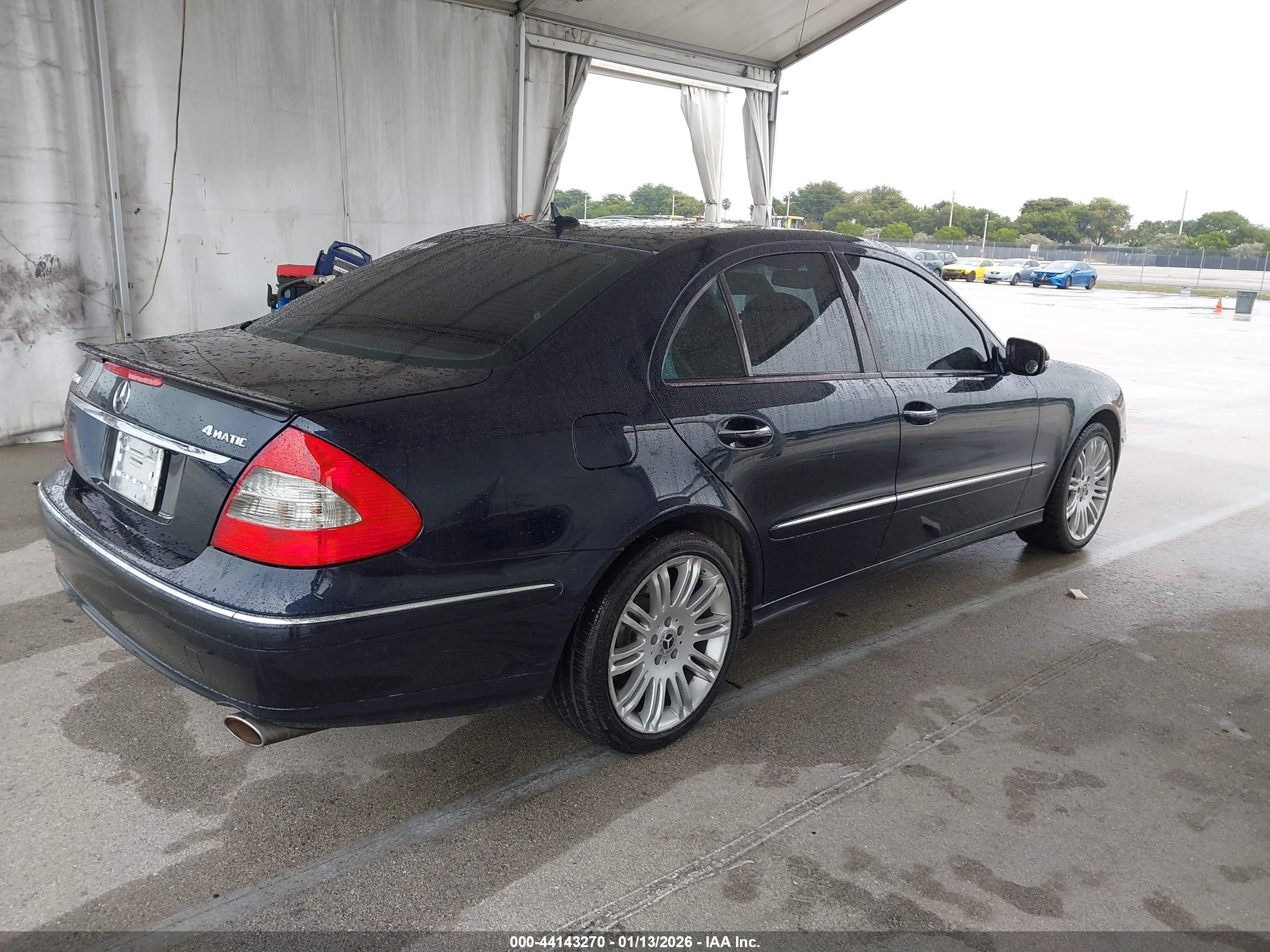 MERCEDES-BENZ E image 4