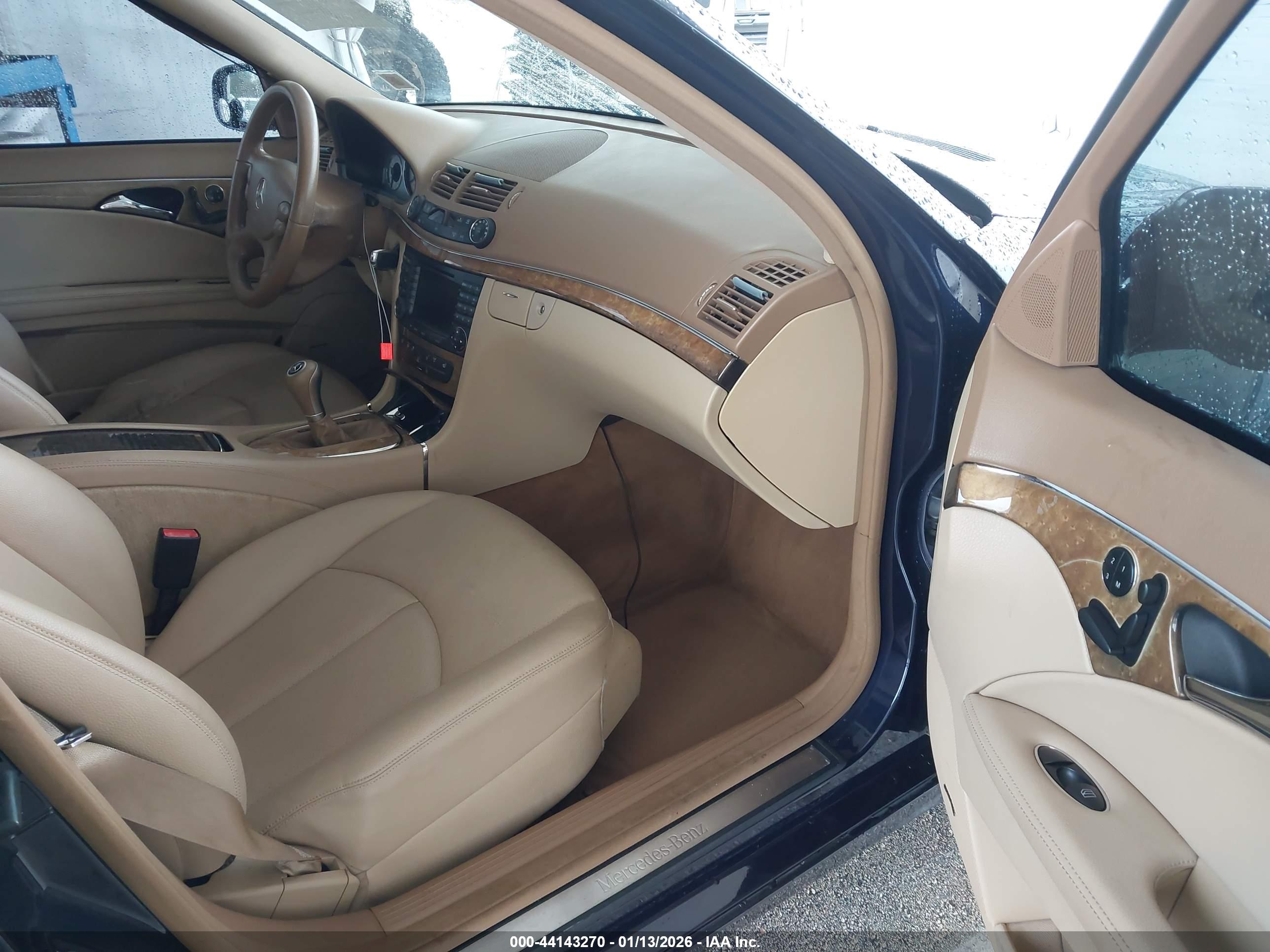 MERCEDES-BENZ E image 5