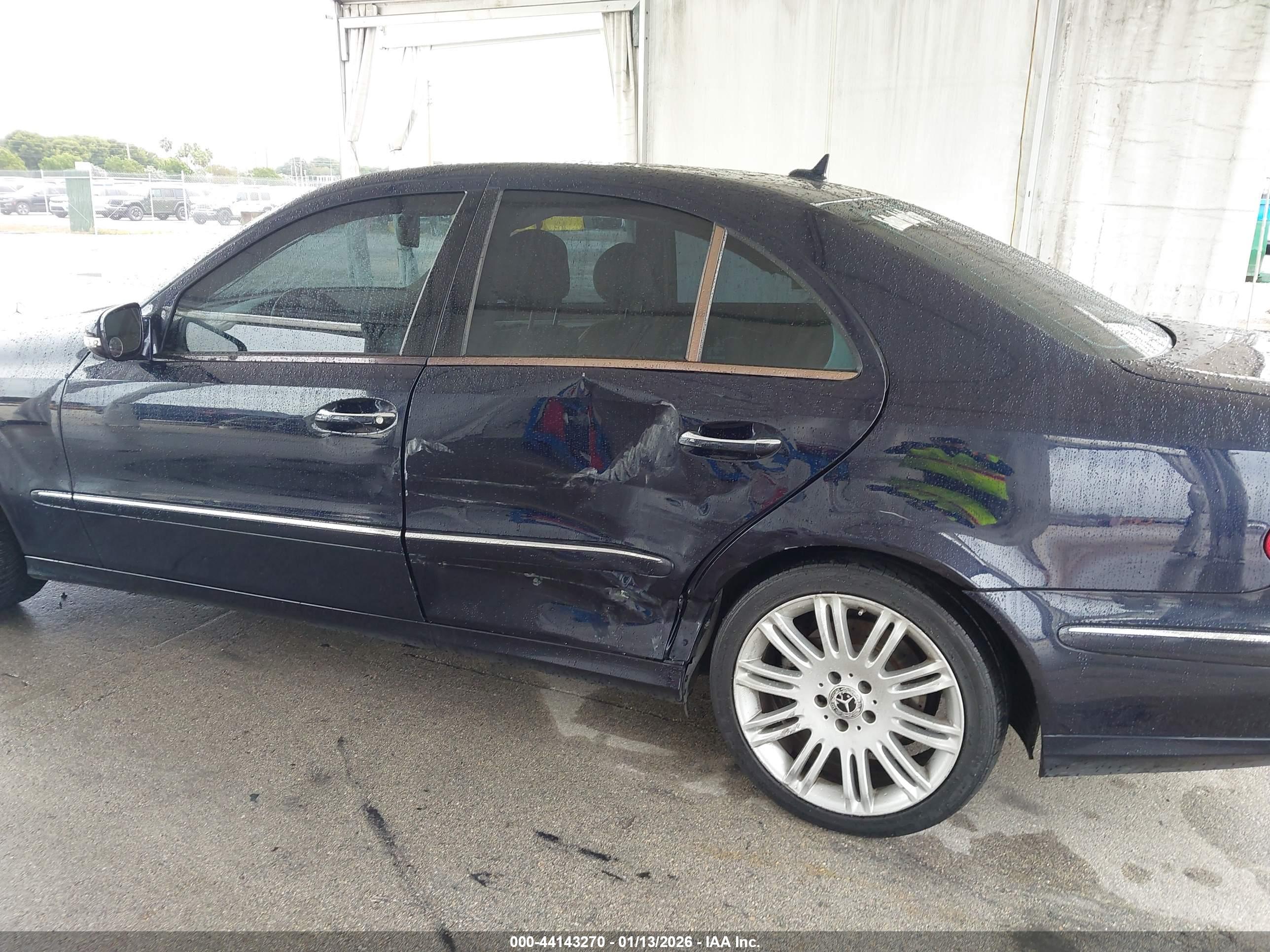 MERCEDES-BENZ E image 6