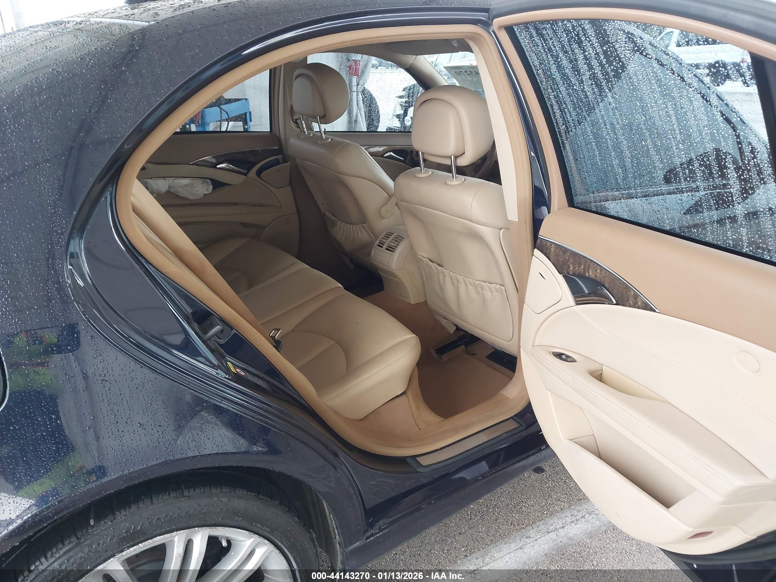 MERCEDES-BENZ E image 8